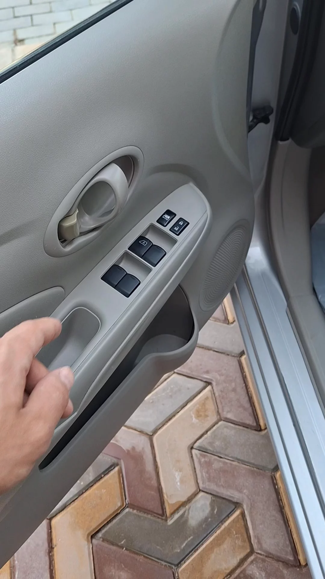 Car video thumbnail 1 of 7