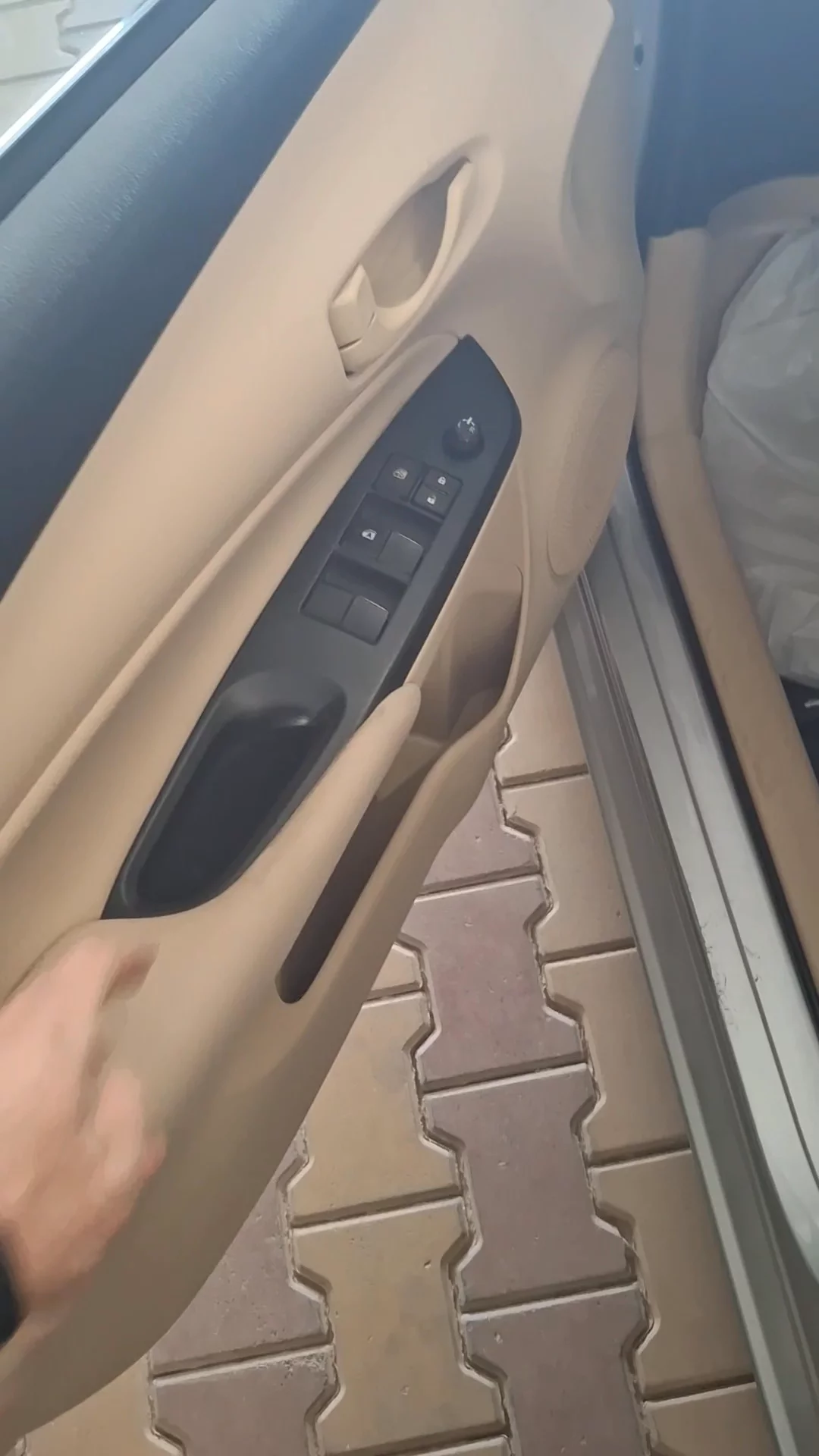 Car video thumbnail 1 of 8