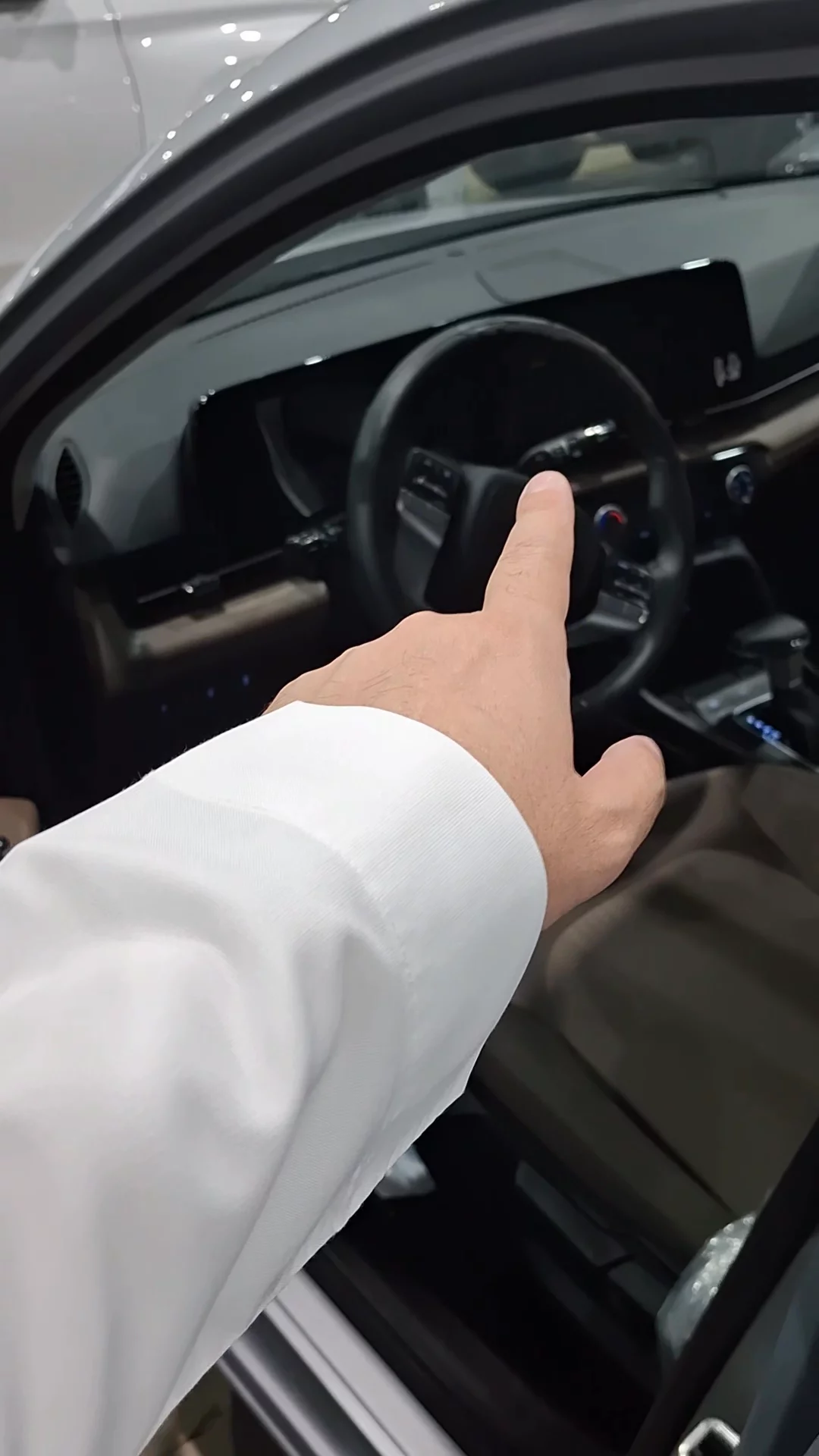 Car video thumbnail 1 of 10