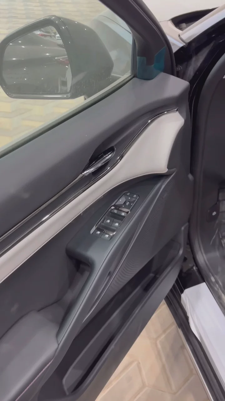 Car video thumbnail 1 of 10