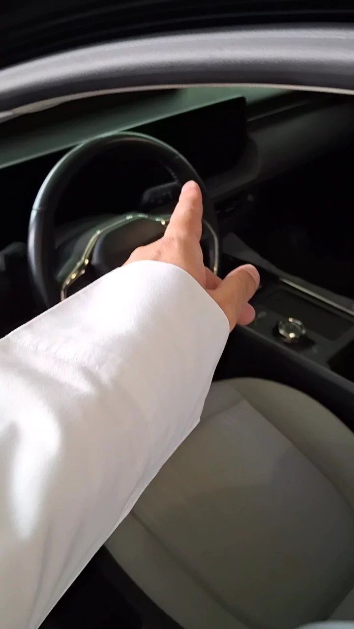 Car video thumbnail 1 of 9