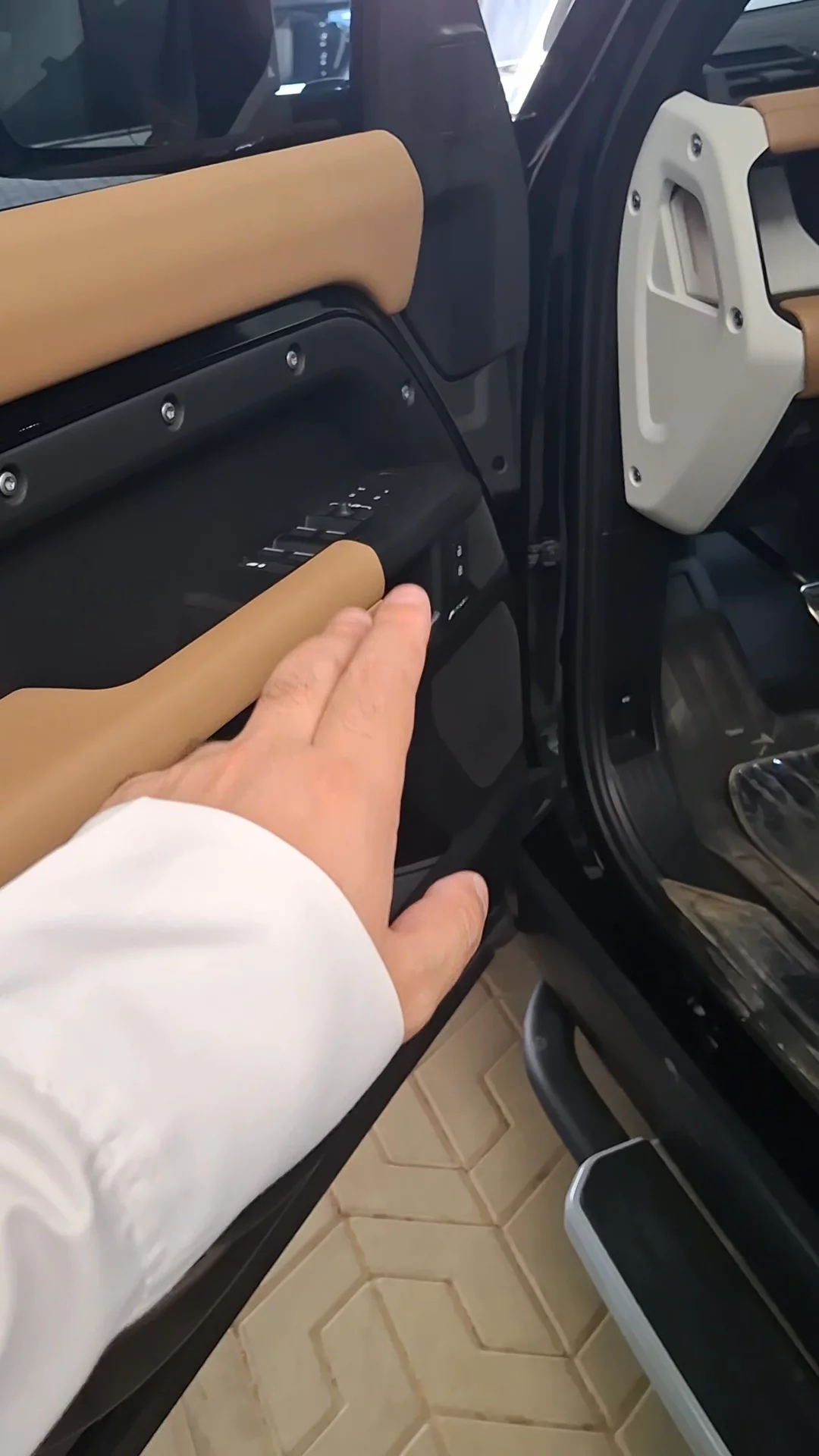 Car video thumbnail 1 of 9