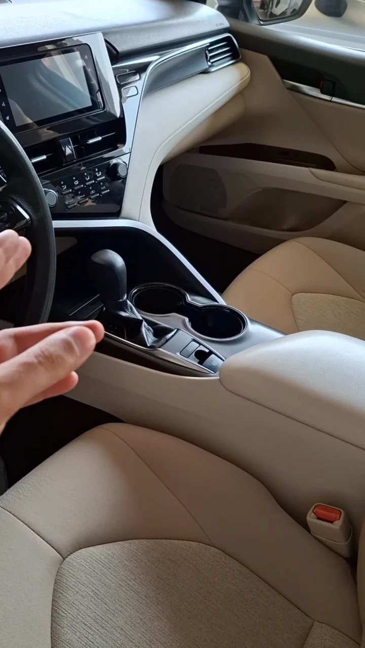 تويوتا كامري LE 2023