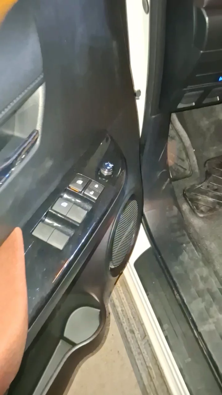 Car video thumbnail 1 of 9