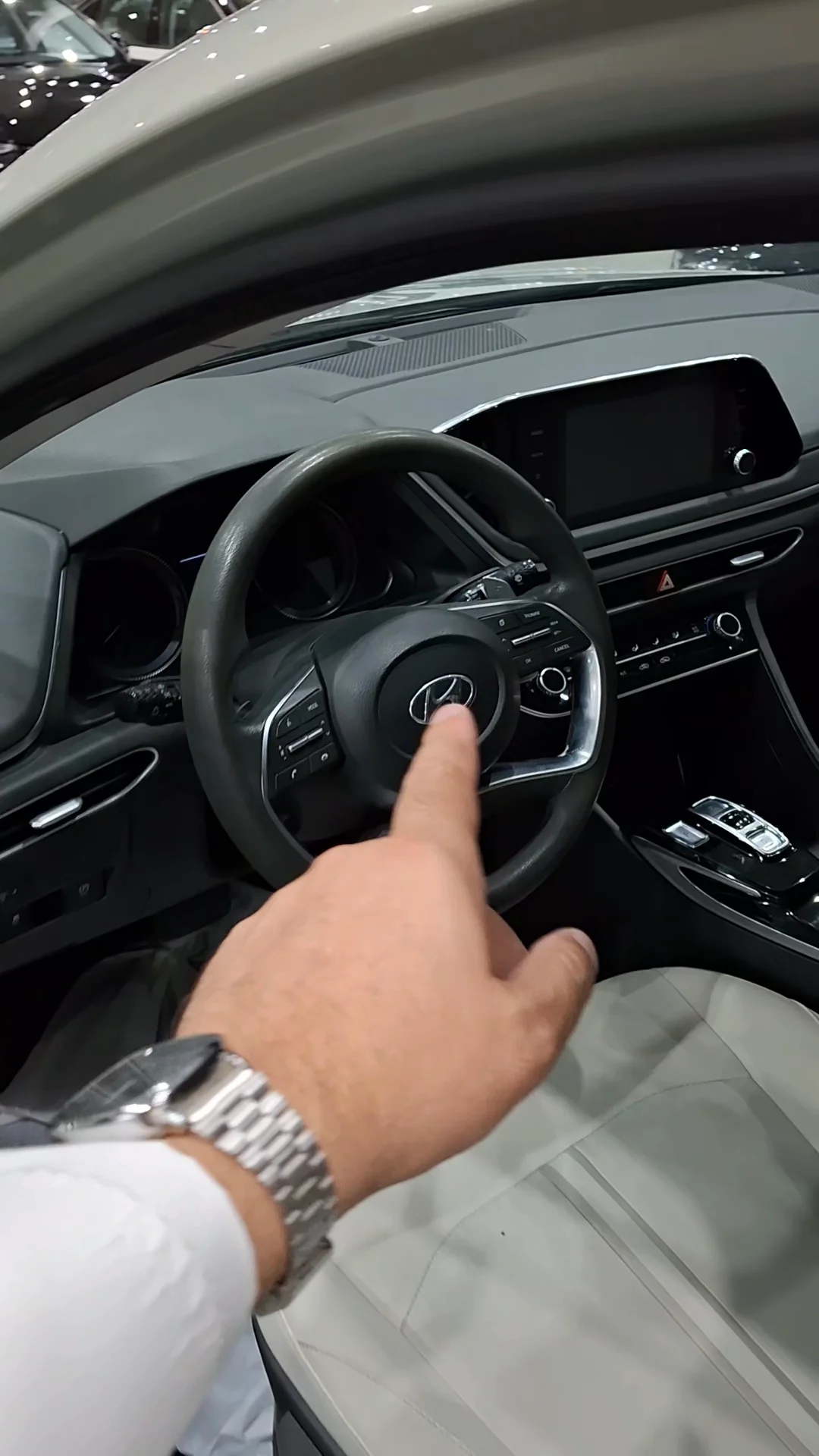 Car video thumbnail 1 of 9