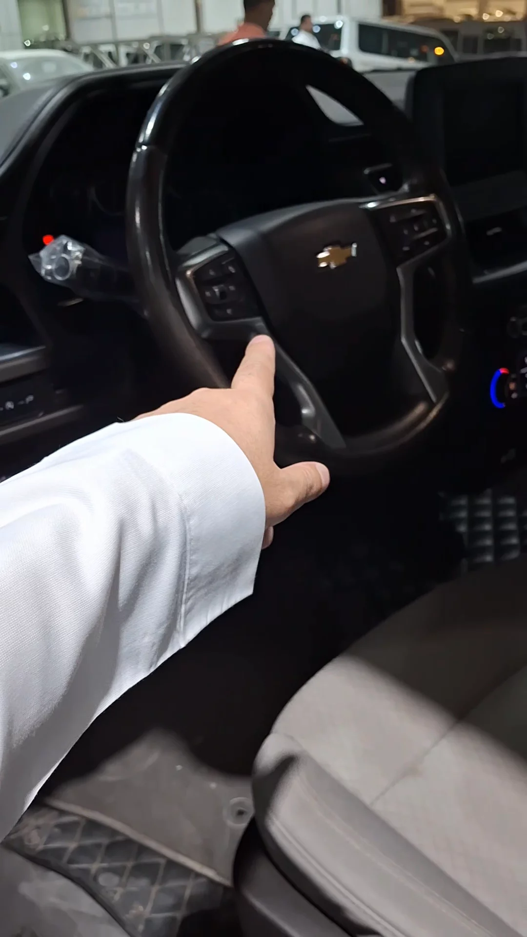 Car video thumbnail 1 of 9