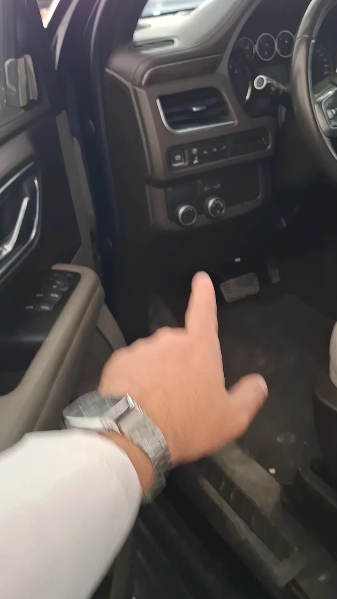 Car video thumbnail 1 of 8