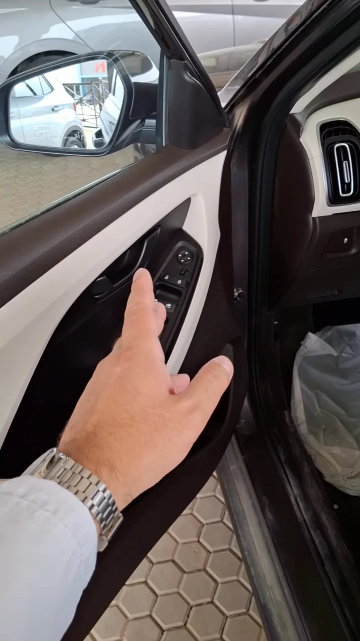 Car video thumbnail 1 of 9