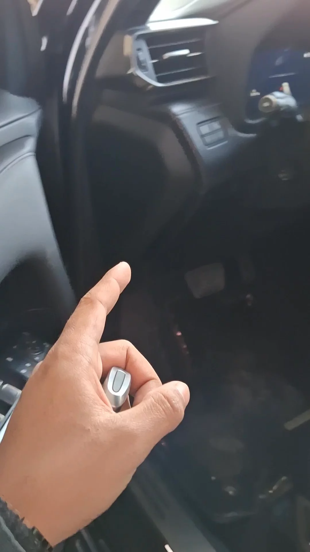 Car video thumbnail 1 of 8