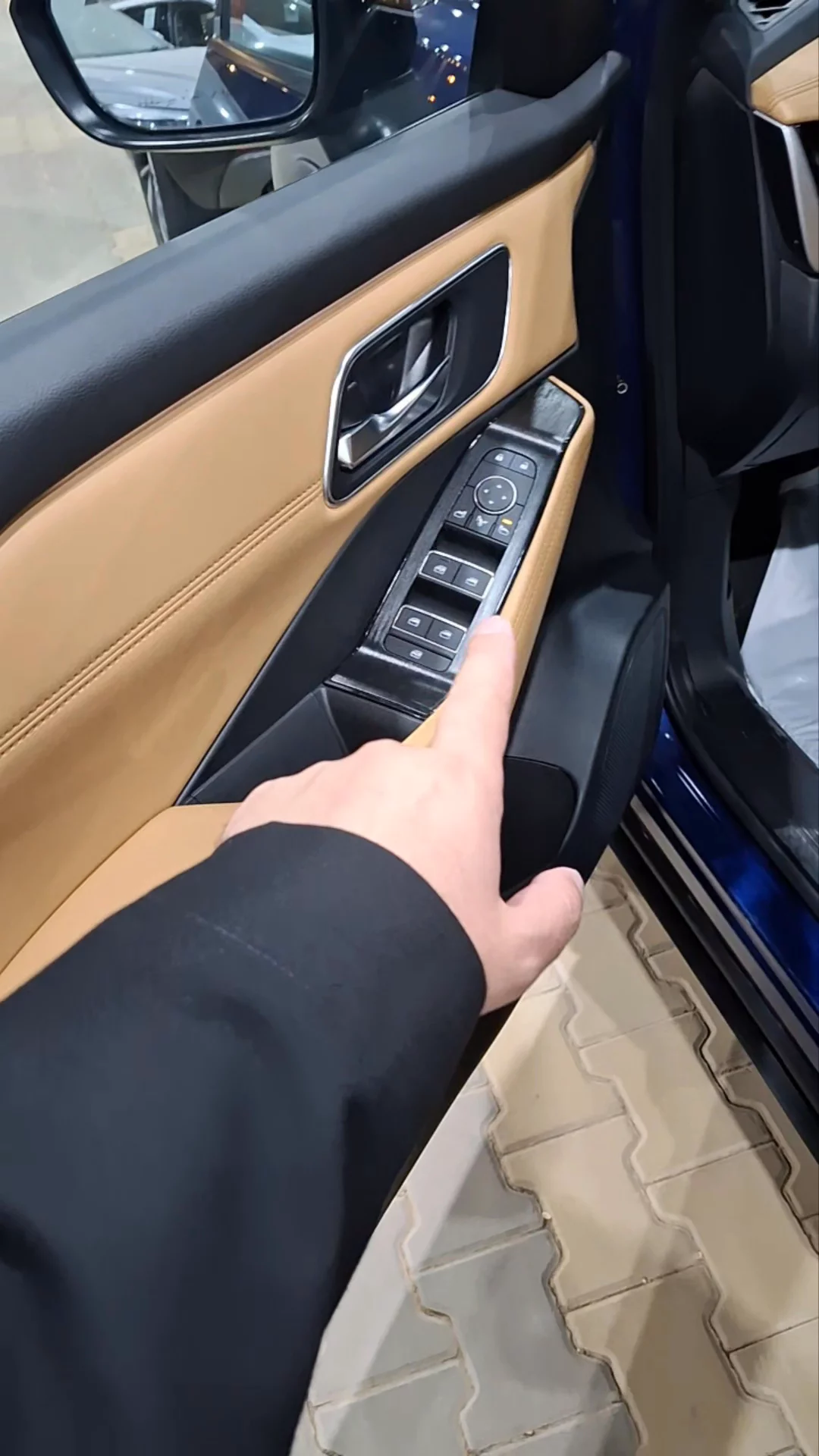 Car video thumbnail 1 of 10