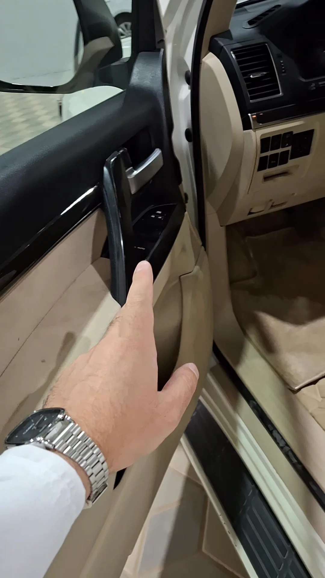 Car video thumbnail 1 of 9