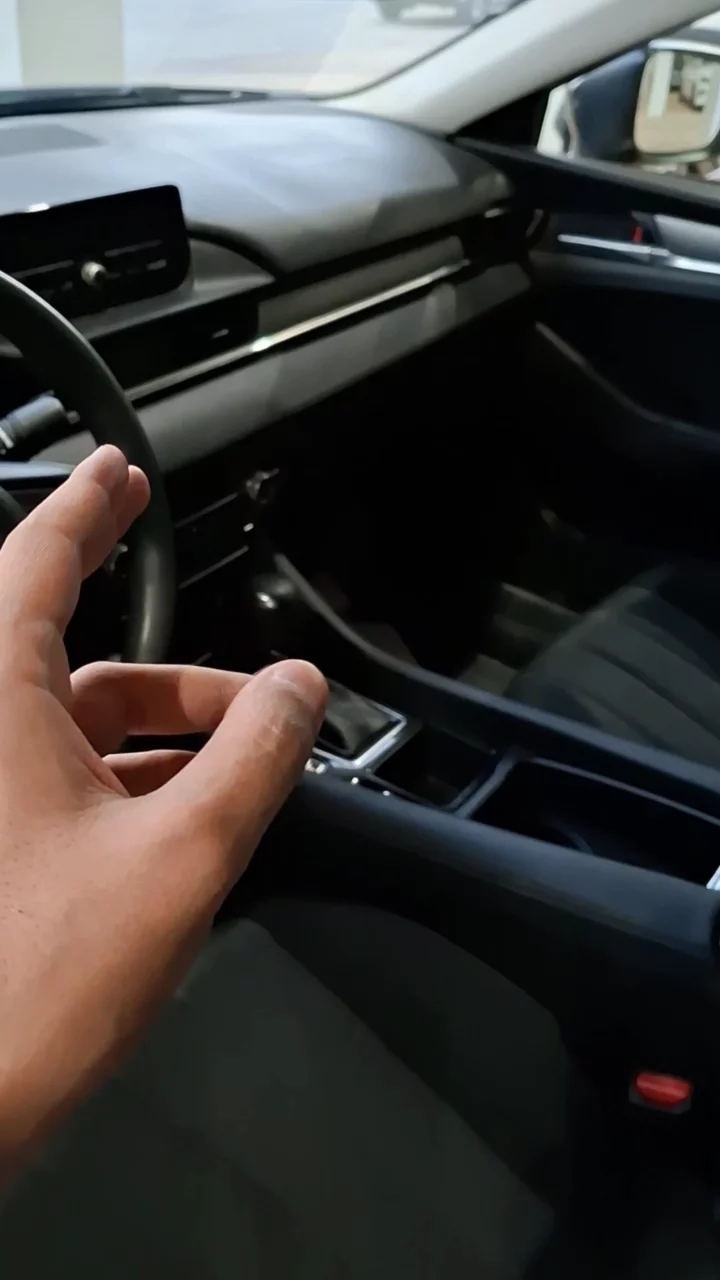 Car video thumbnail 1 of 9