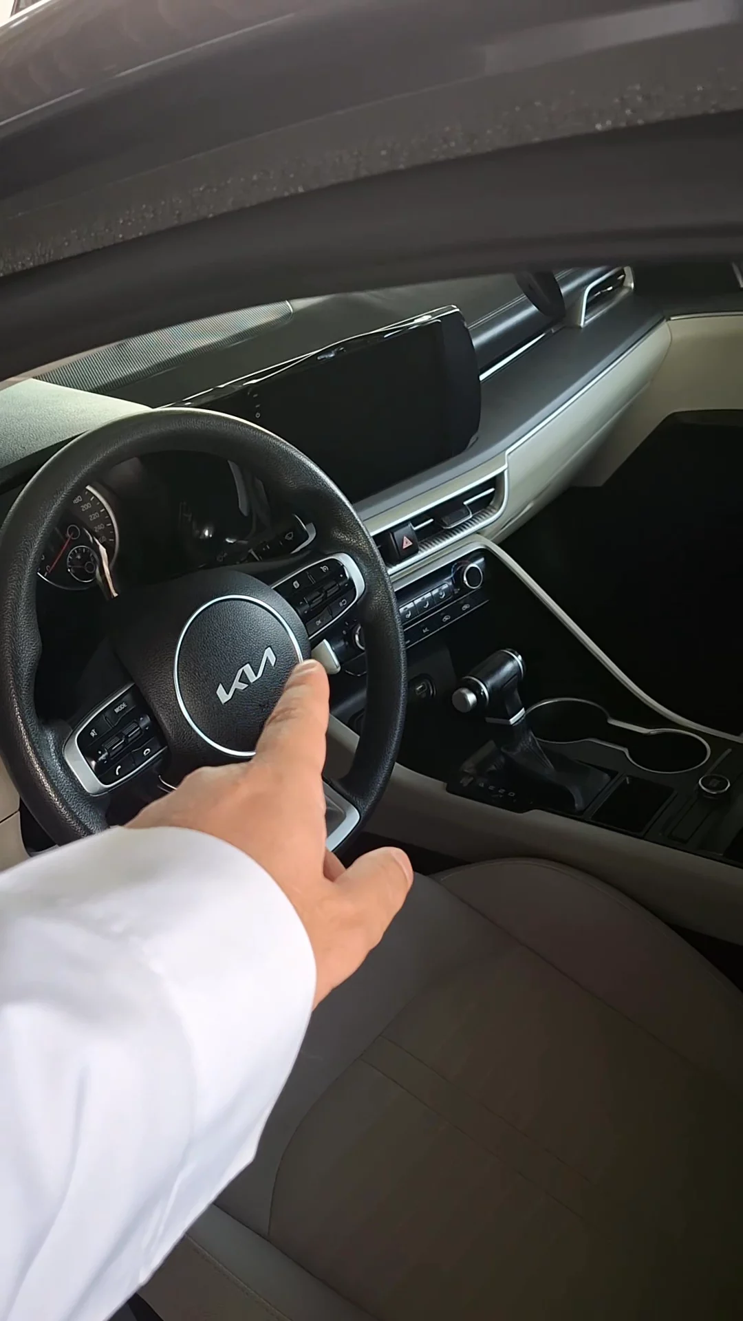 Car video thumbnail 1 of 9