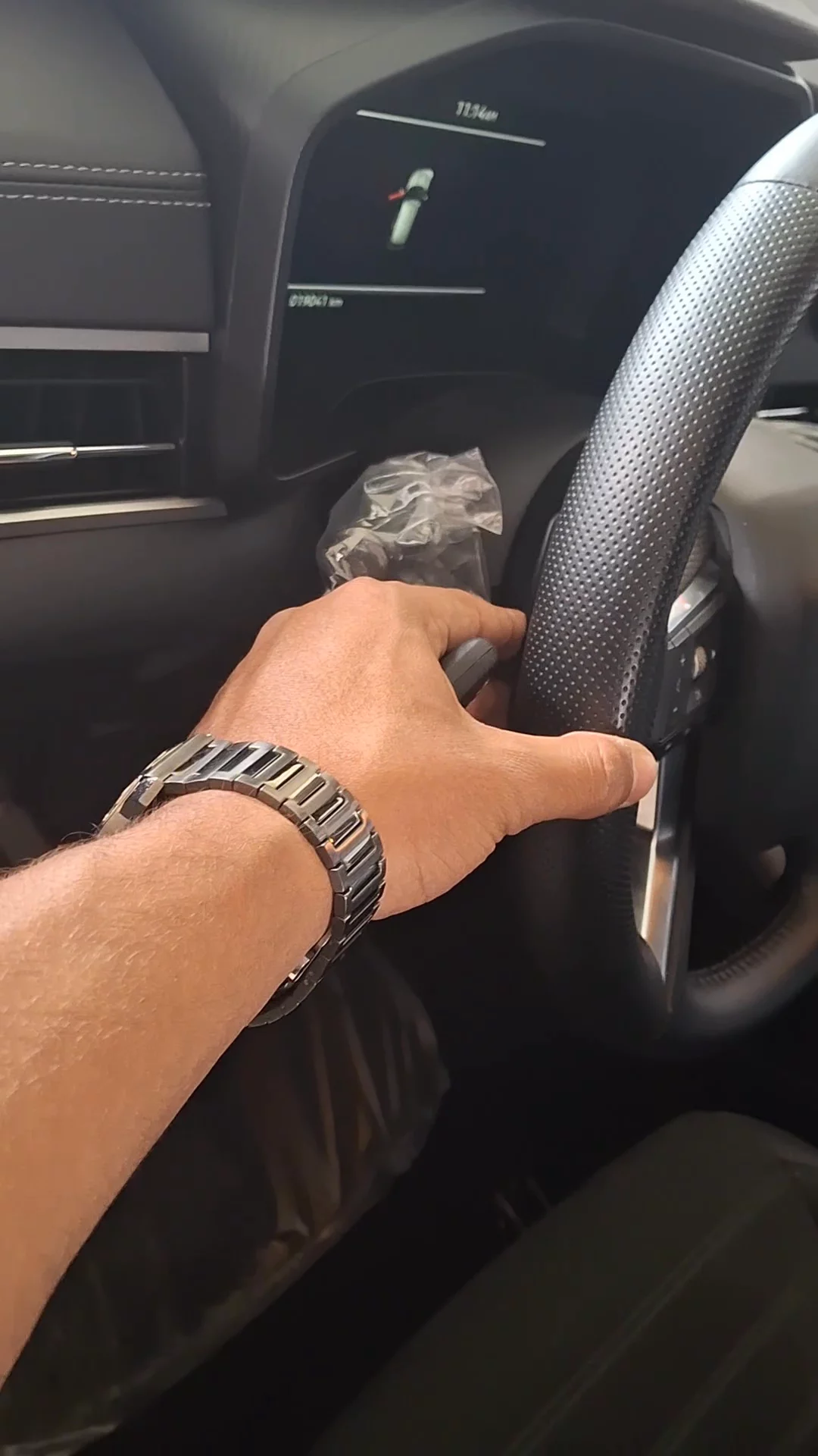 Car video thumbnail 1 of 8