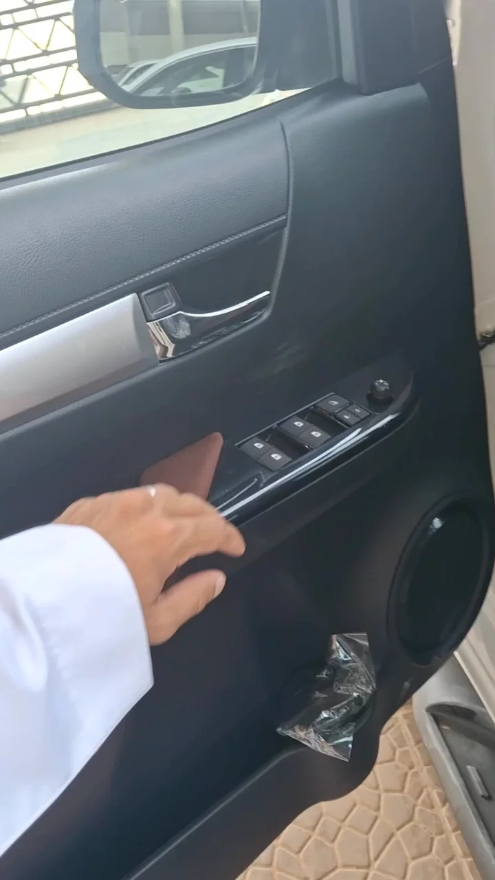 Car video thumbnail 1 of 9