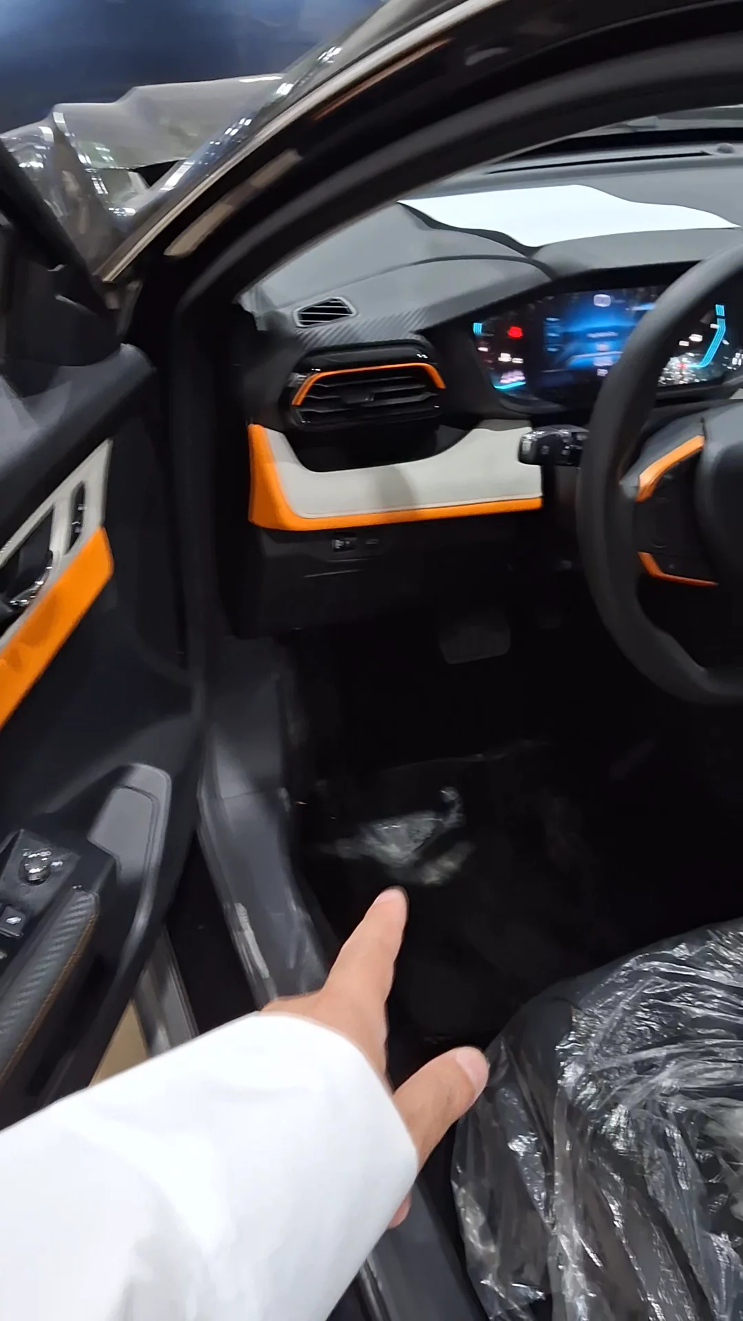 Dongfeng SHIN E1 2025