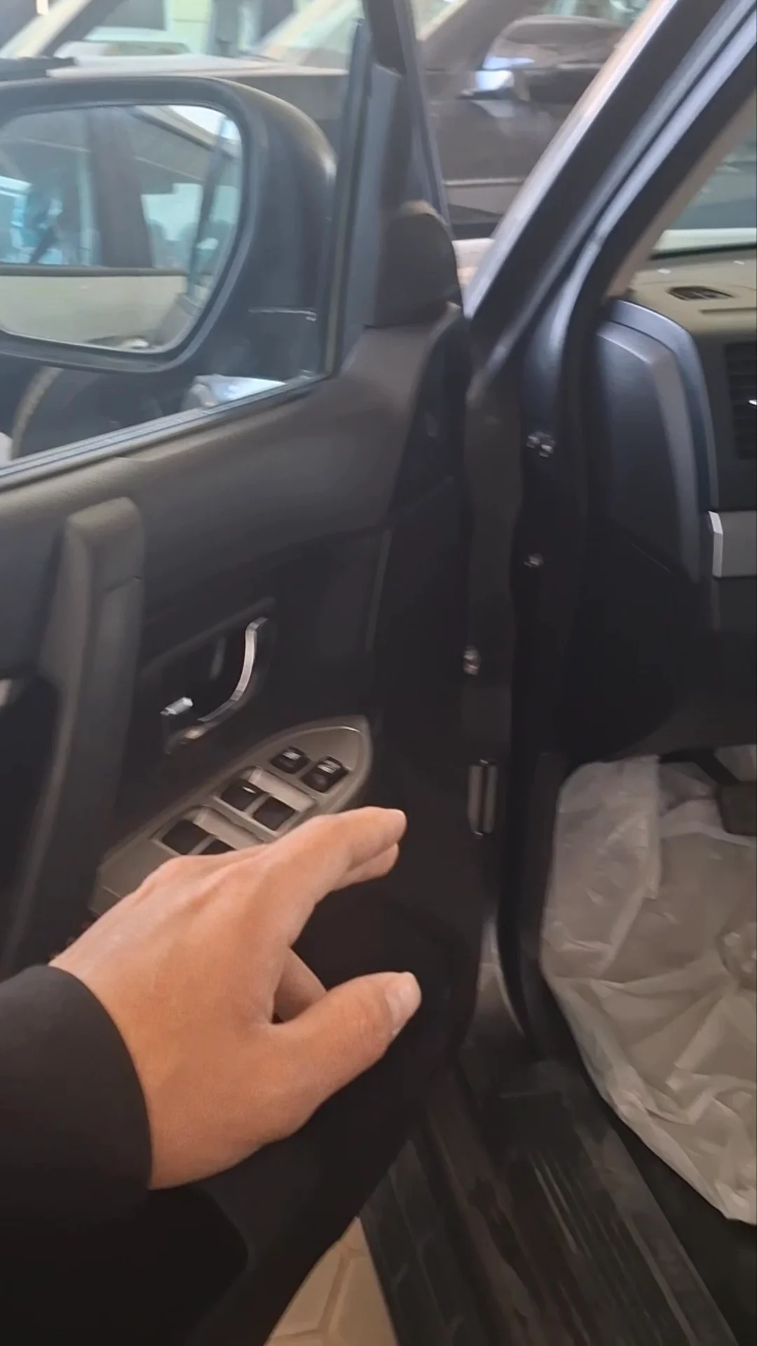 Car video thumbnail 1 of 7