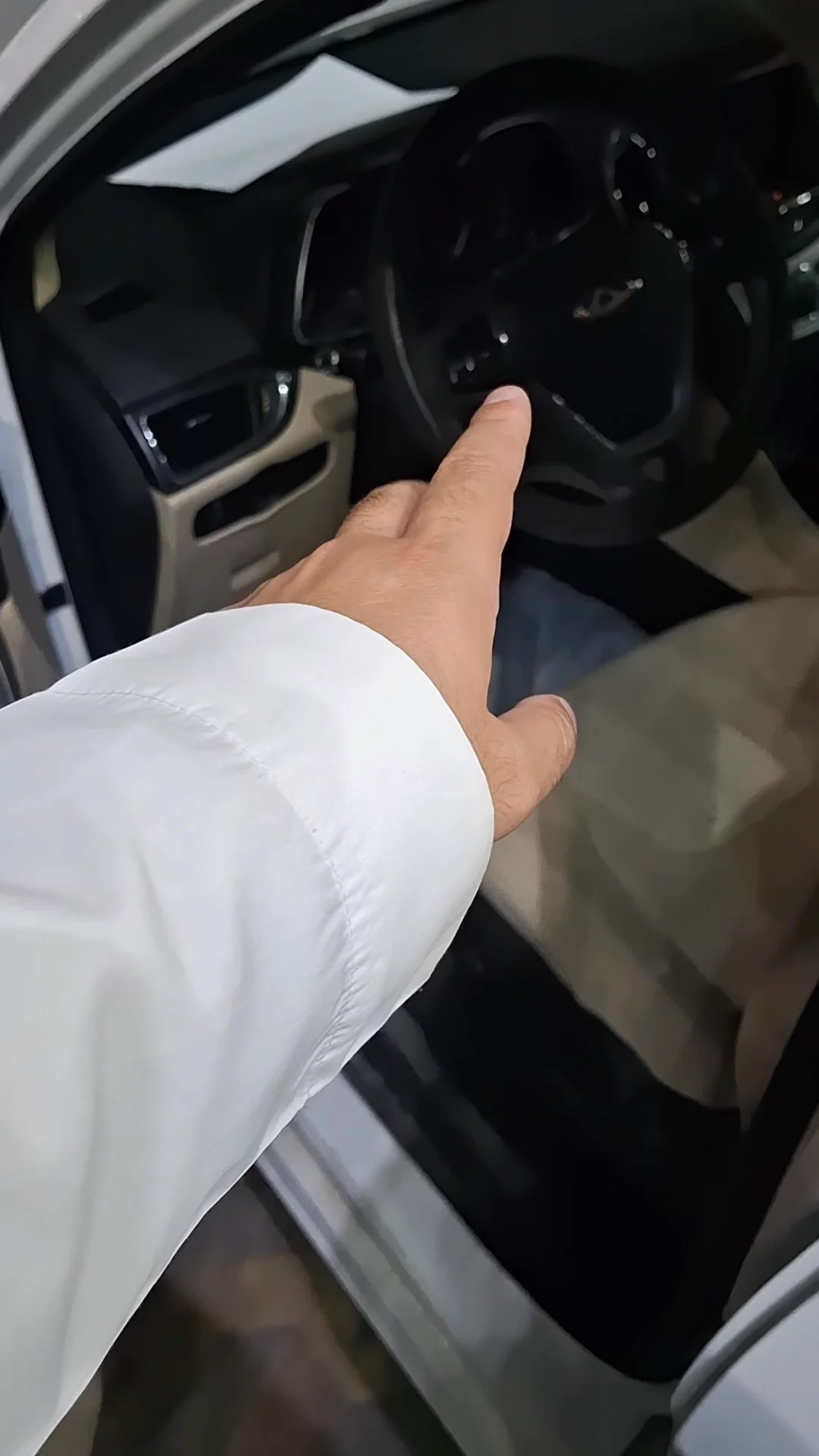 Car video thumbnail 1 of 9