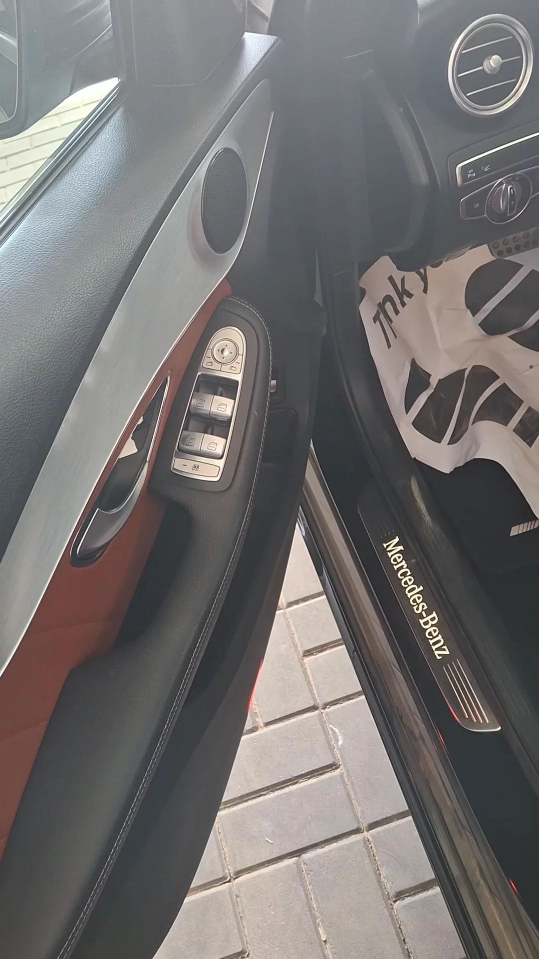 Car video thumbnail 1 of 8