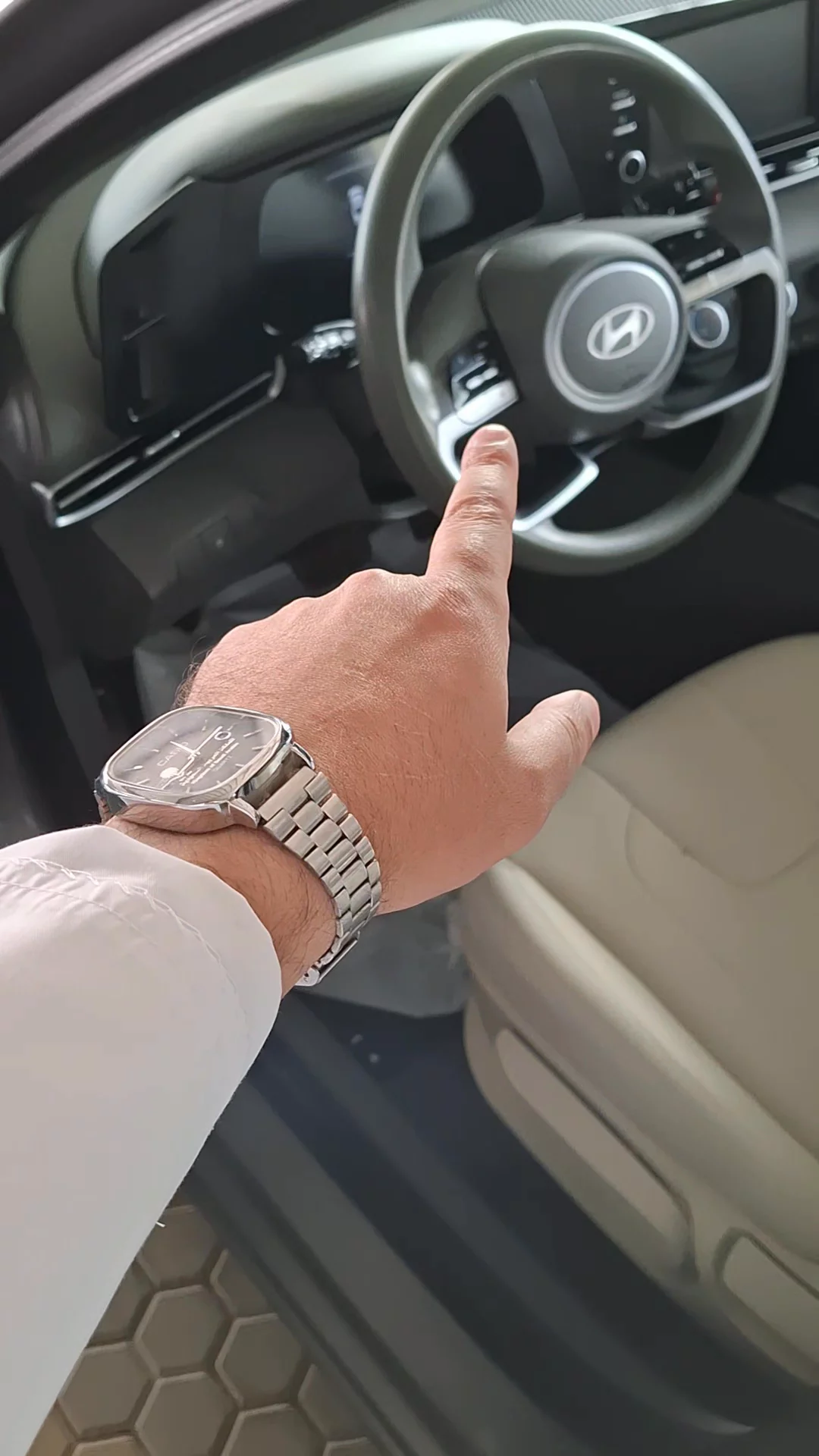 Car video thumbnail 1 of 11