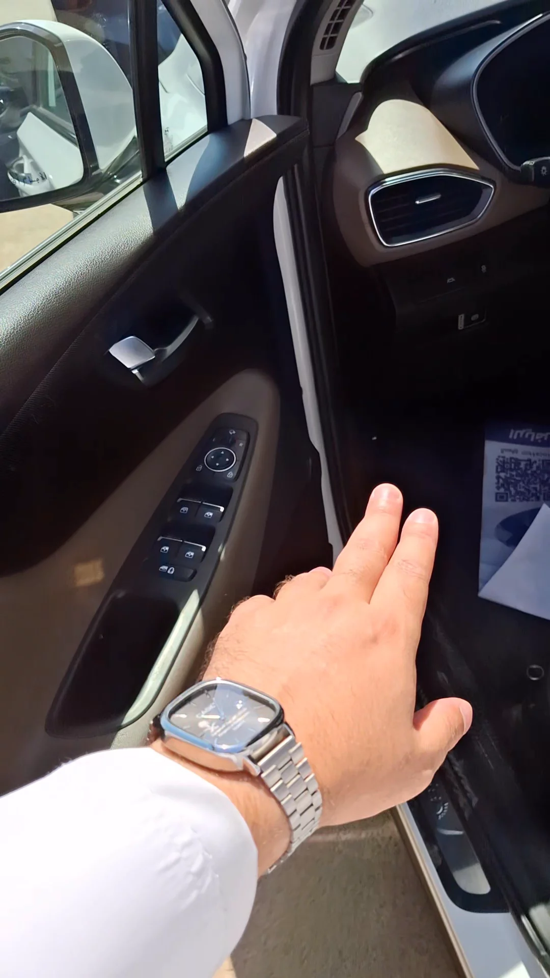 Car video thumbnail 1 of 10