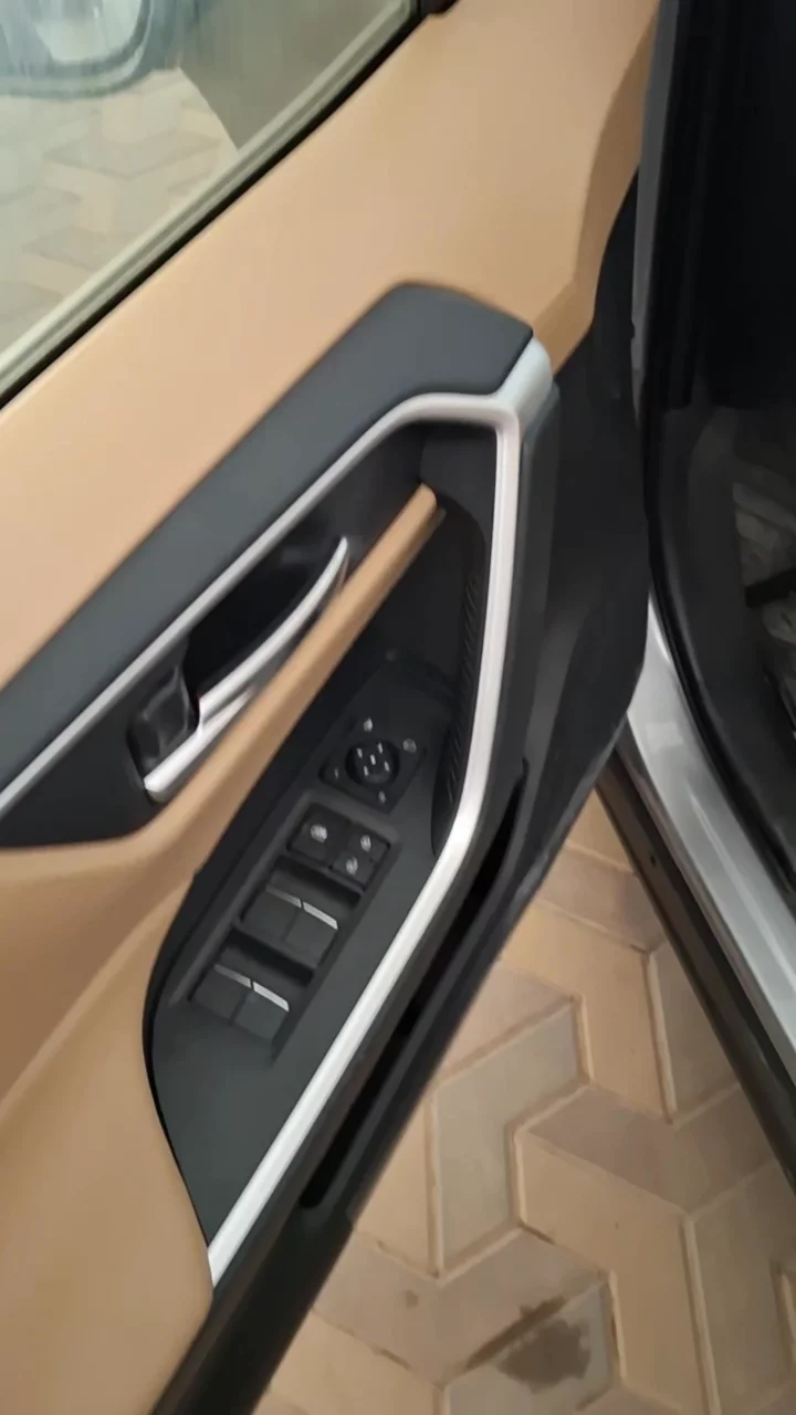 Car video thumbnail 1 of 10