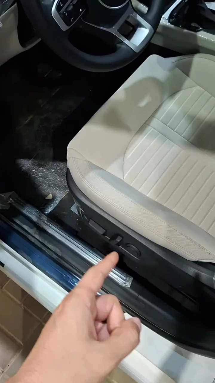 Car video thumbnail 1 of 9