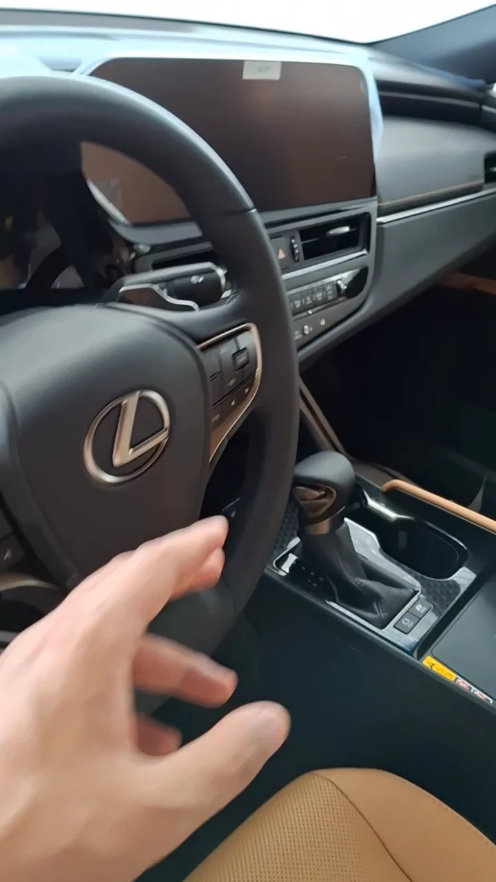 Lexus ES 300 h 2025