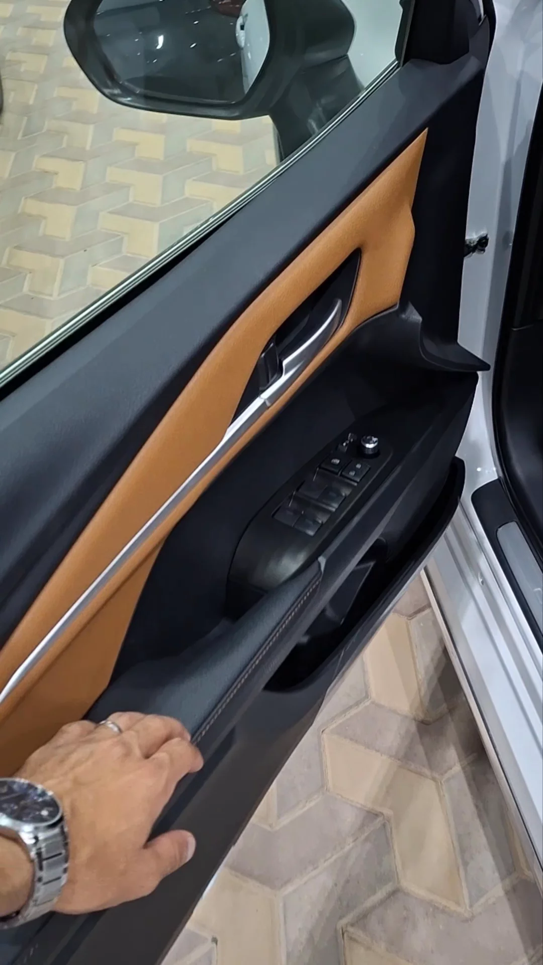 Toyota Camry Gle 2025