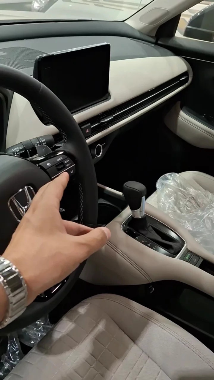 Car video thumbnail 1 of 10