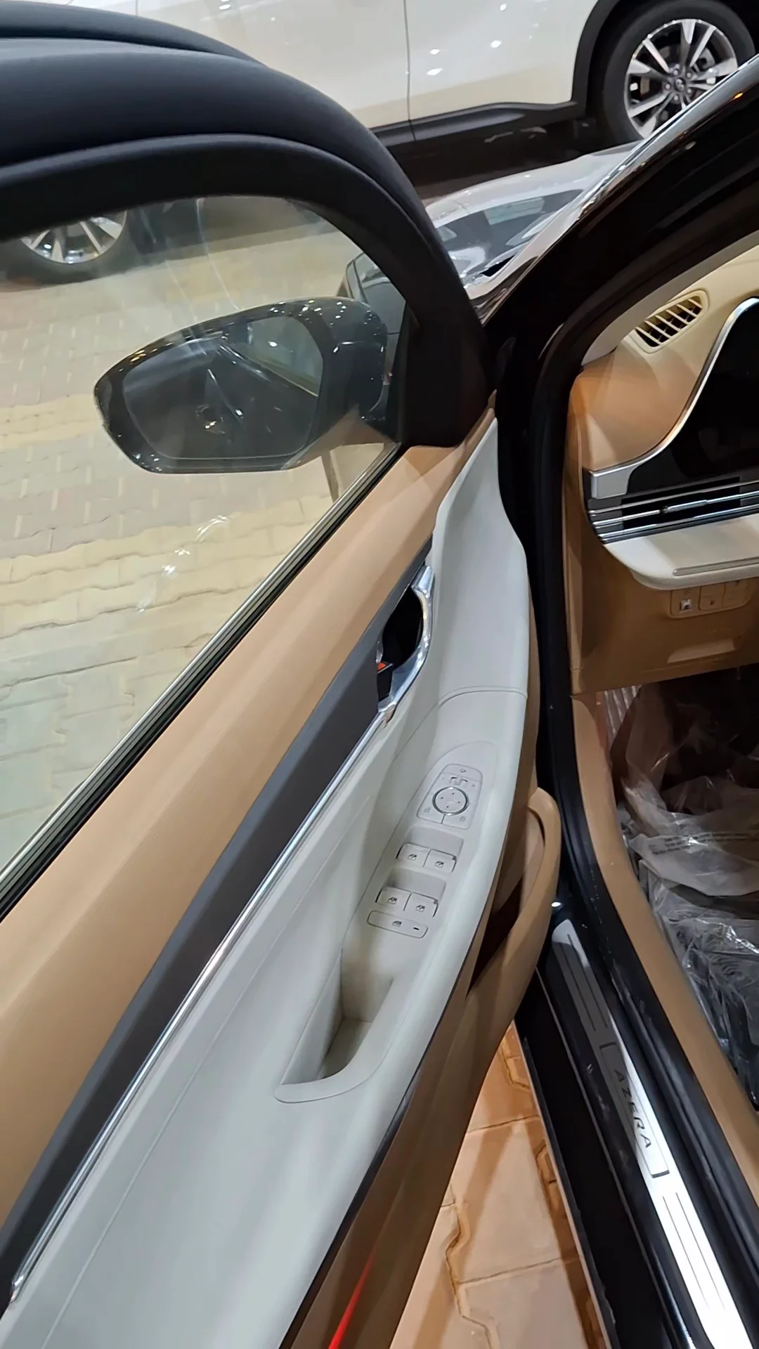 Car video thumbnail 1 of 9