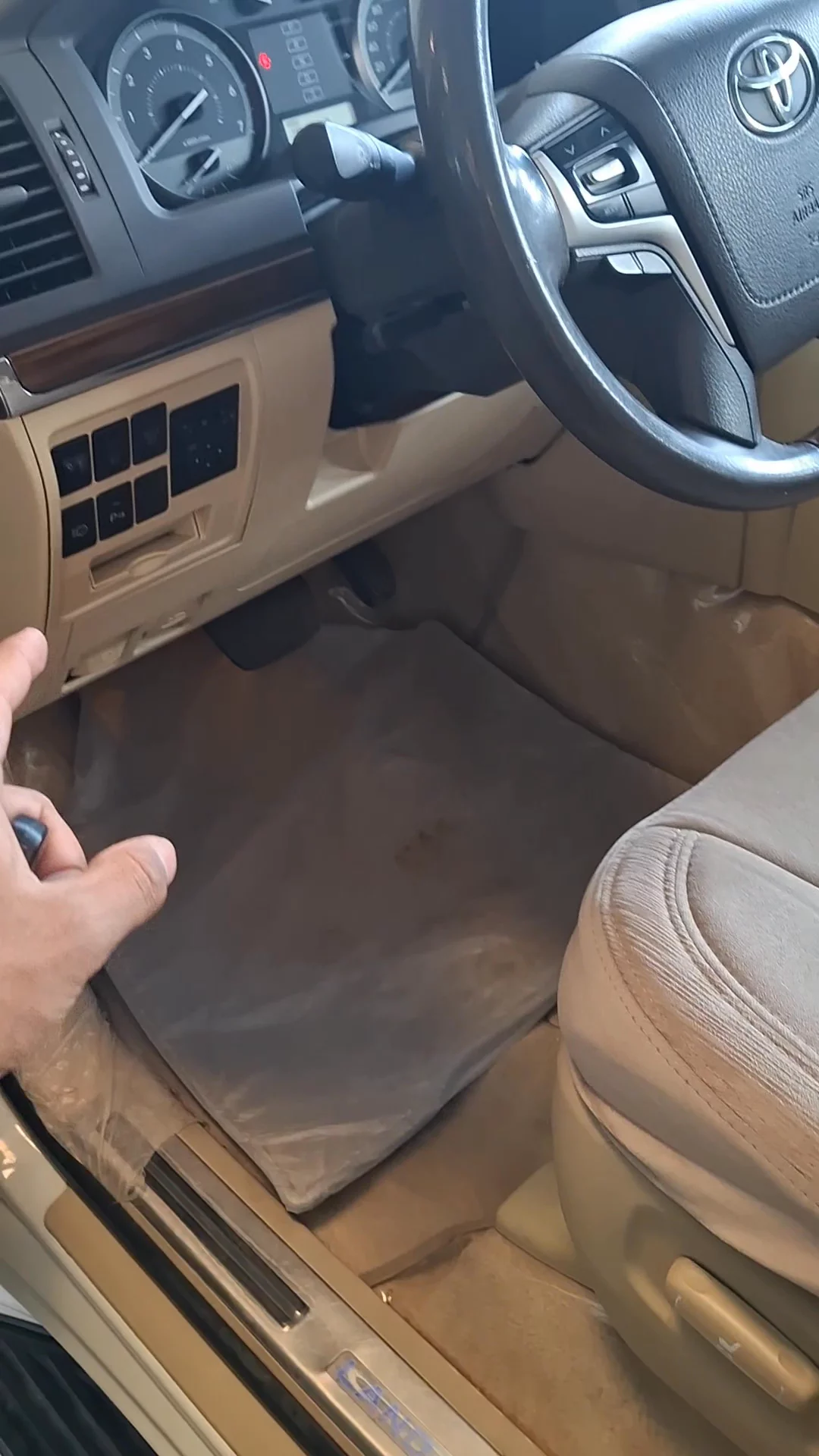 Car video thumbnail 1 of 8