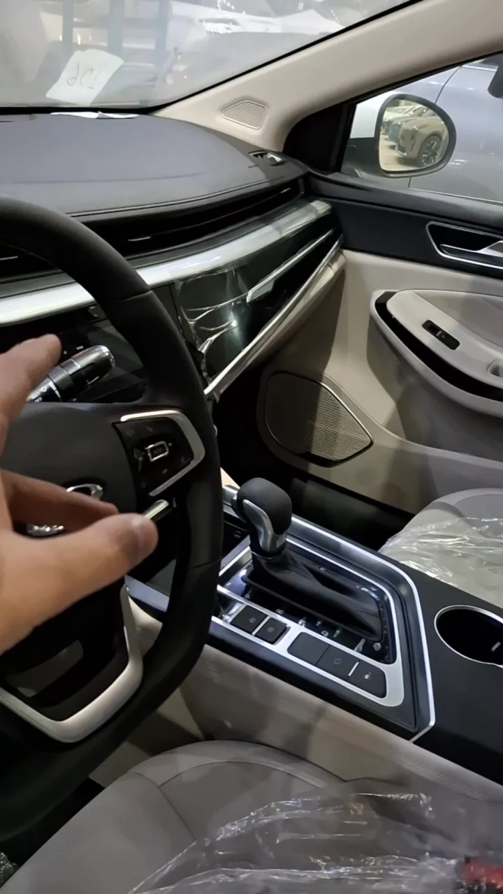 Car video thumbnail 1 of 9