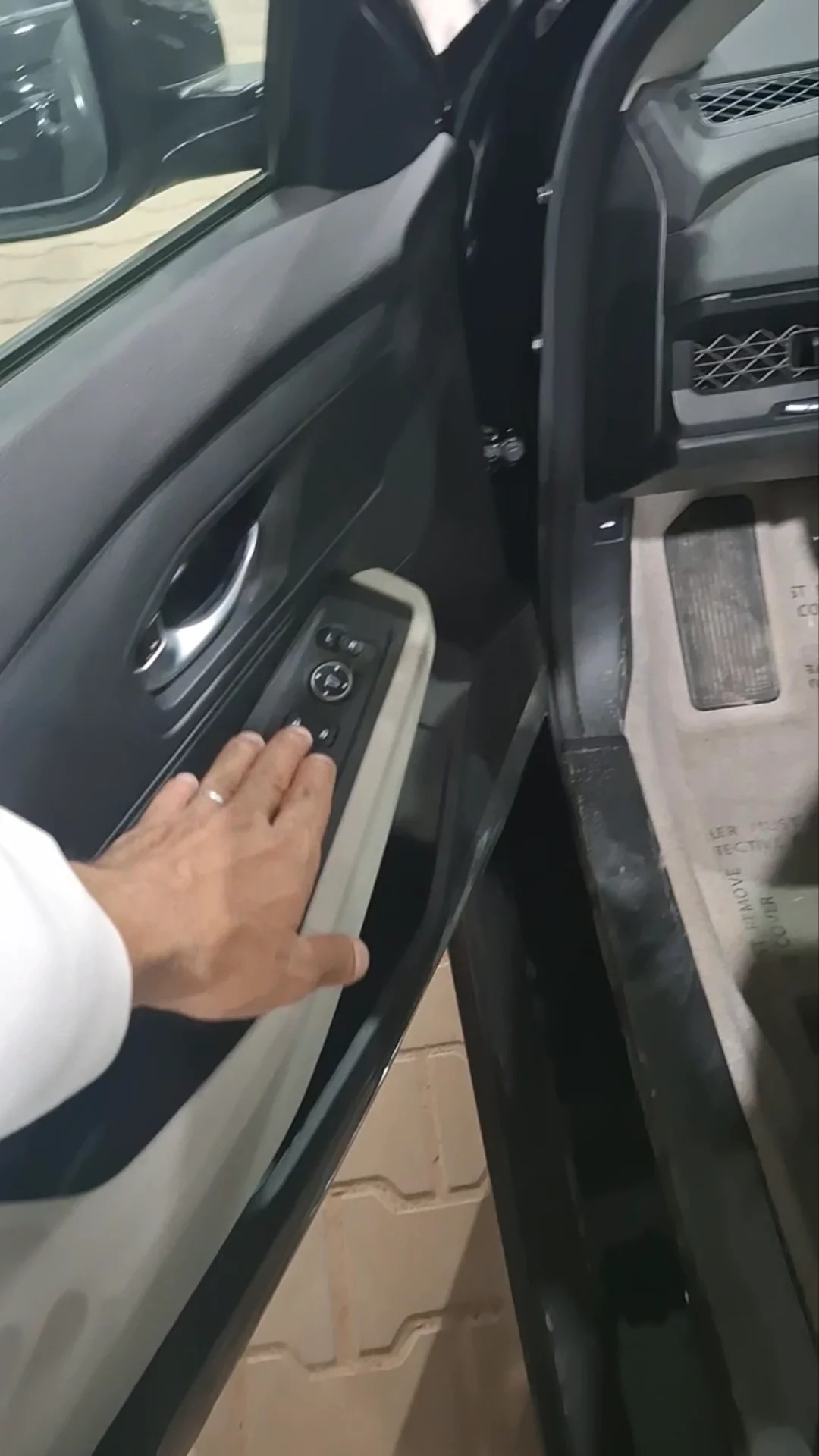 Car video thumbnail 1 of 10