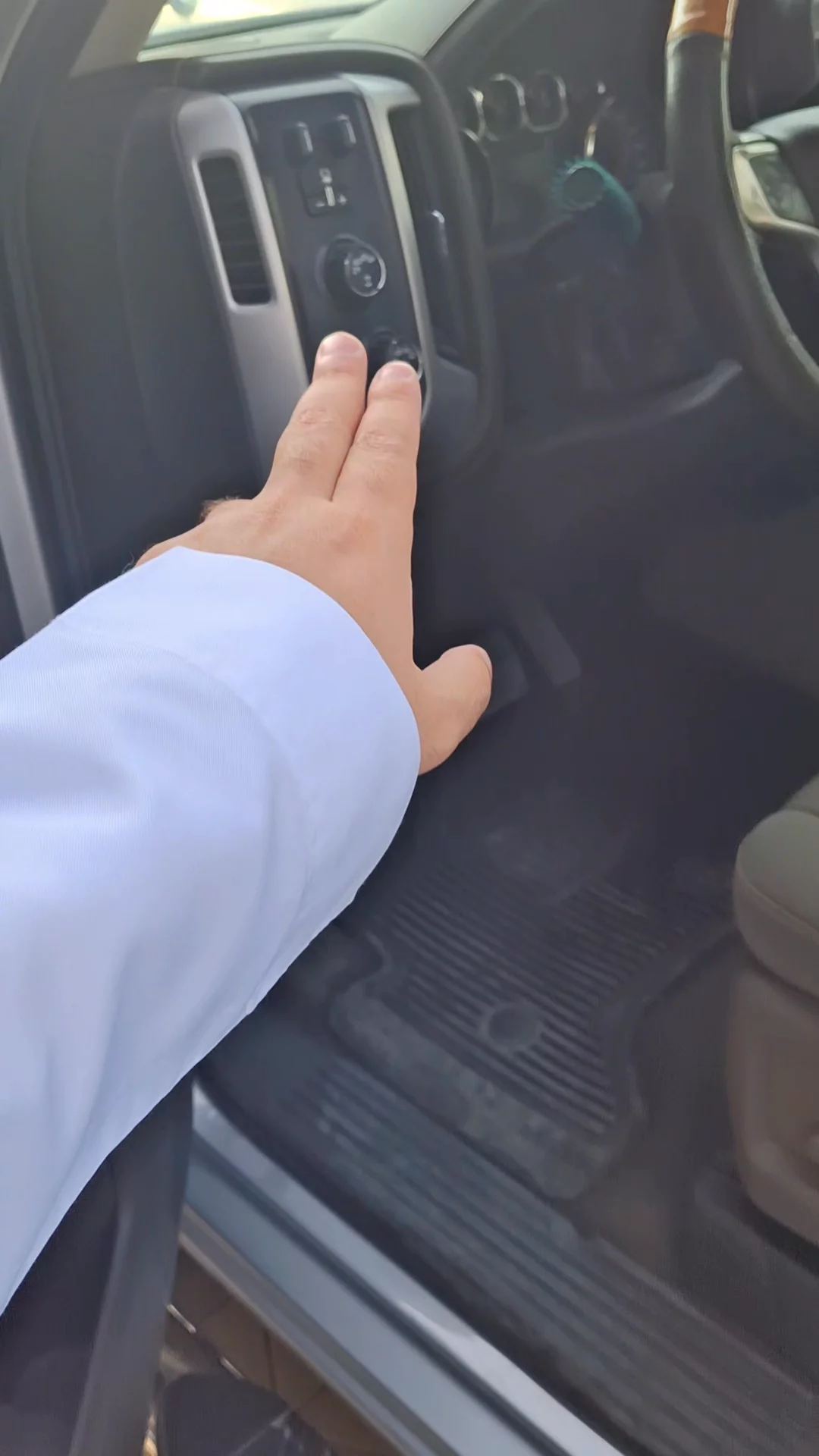 Car video thumbnail 1 of 9