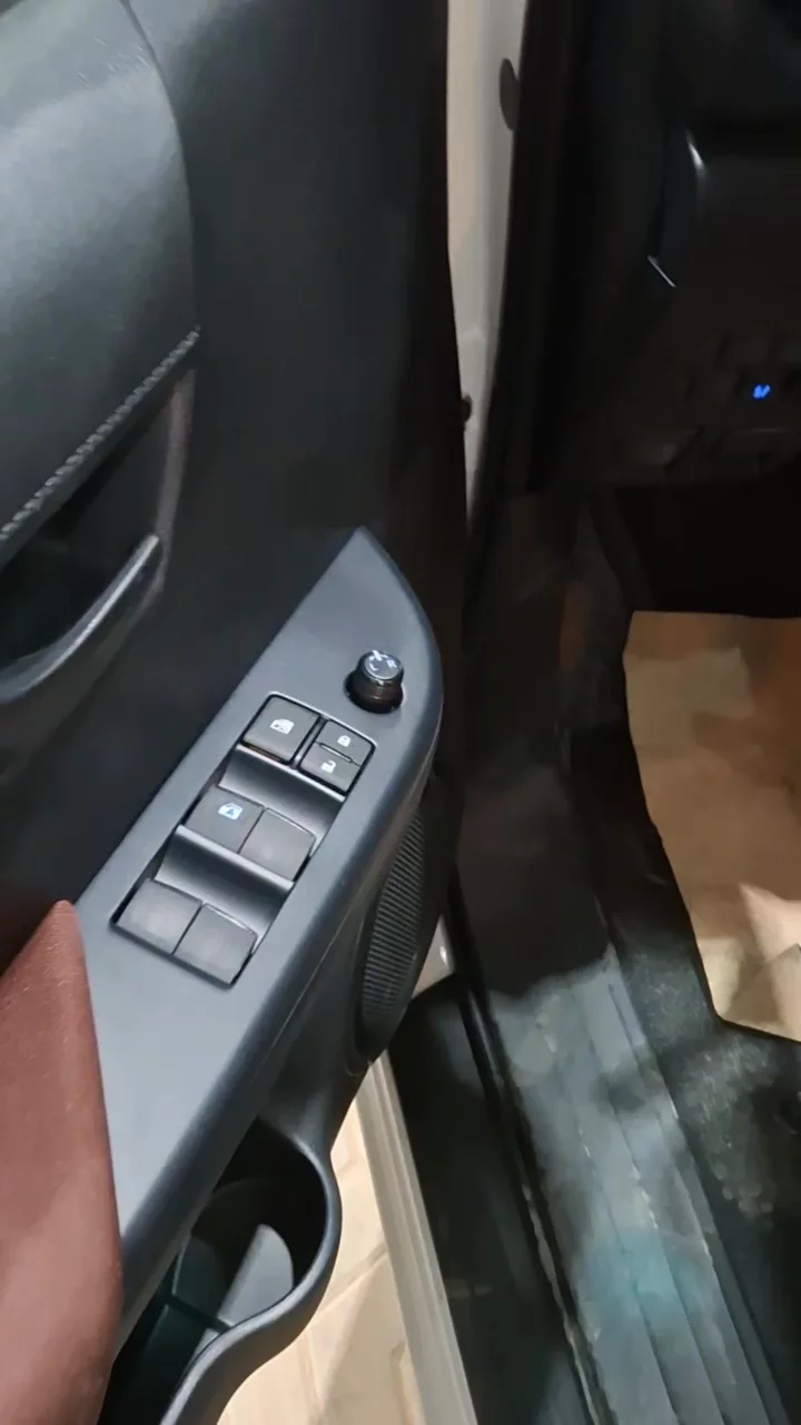 Car video thumbnail 1 of 9