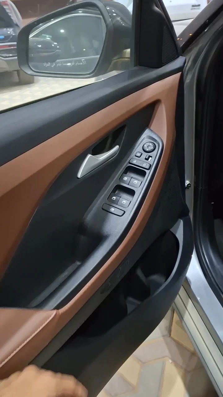 Car video thumbnail 1 of 9