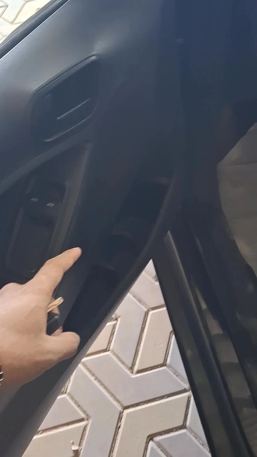 Car video thumbnail 1 of 9