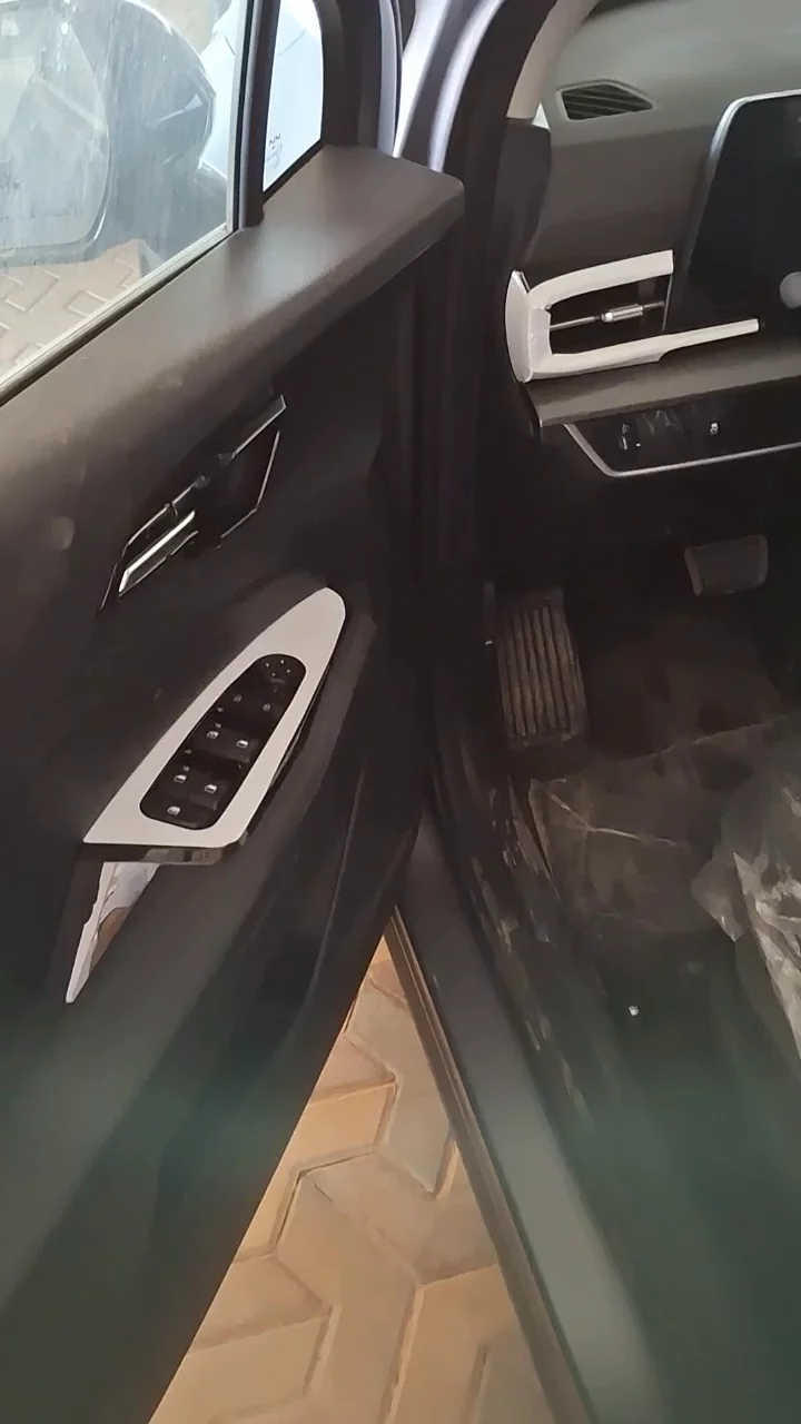 Car video thumbnail 1 of 9