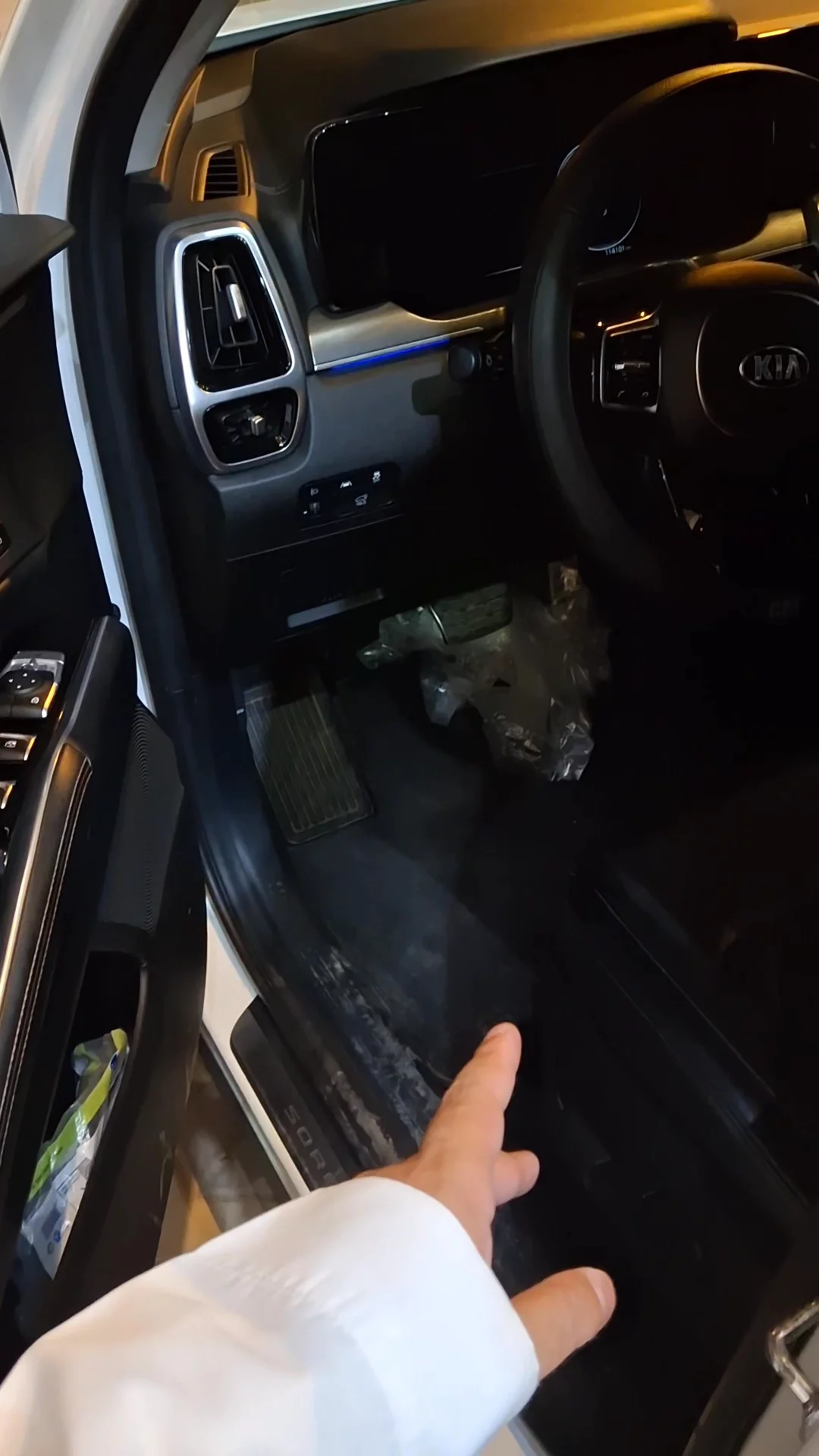 Car video thumbnail 1 of 9