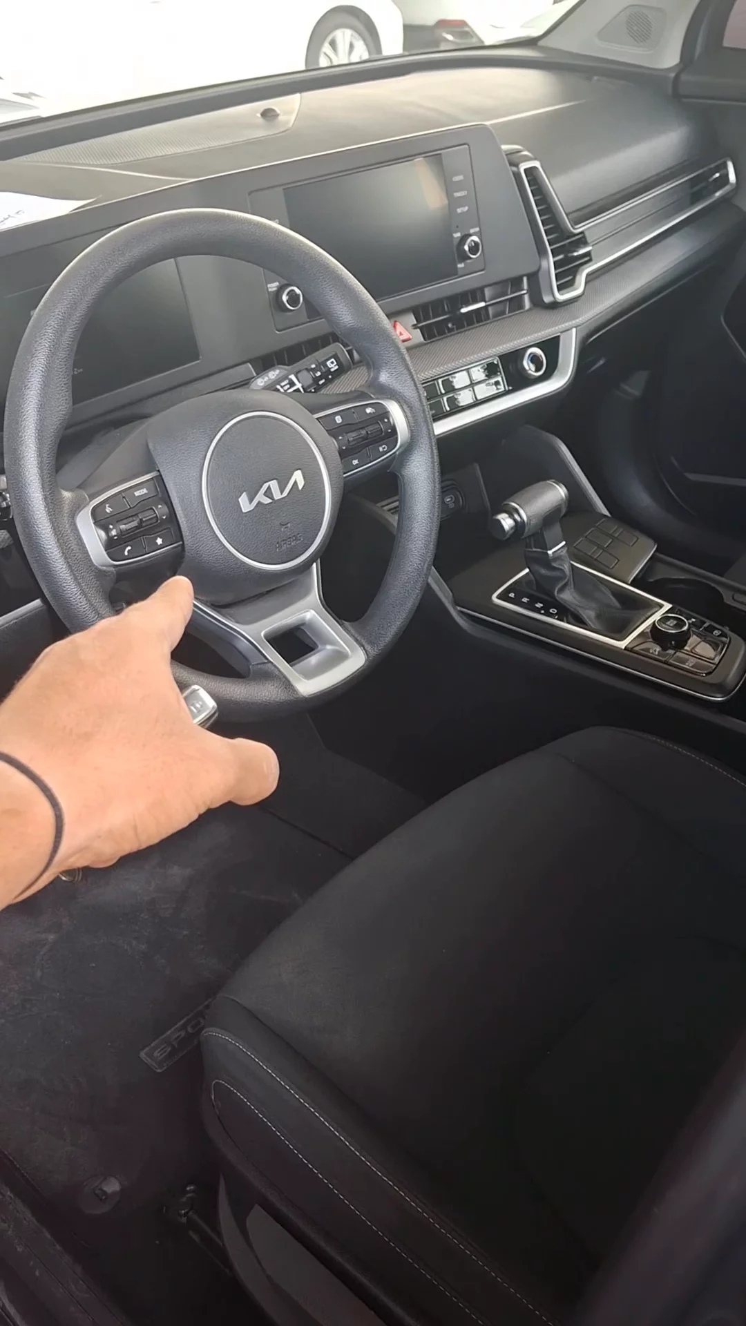 Car video thumbnail 1 of 6