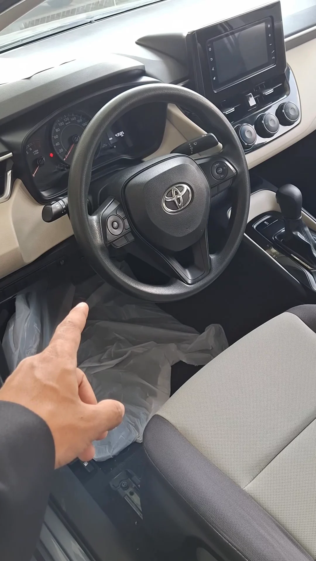 Car video thumbnail 1 of 8