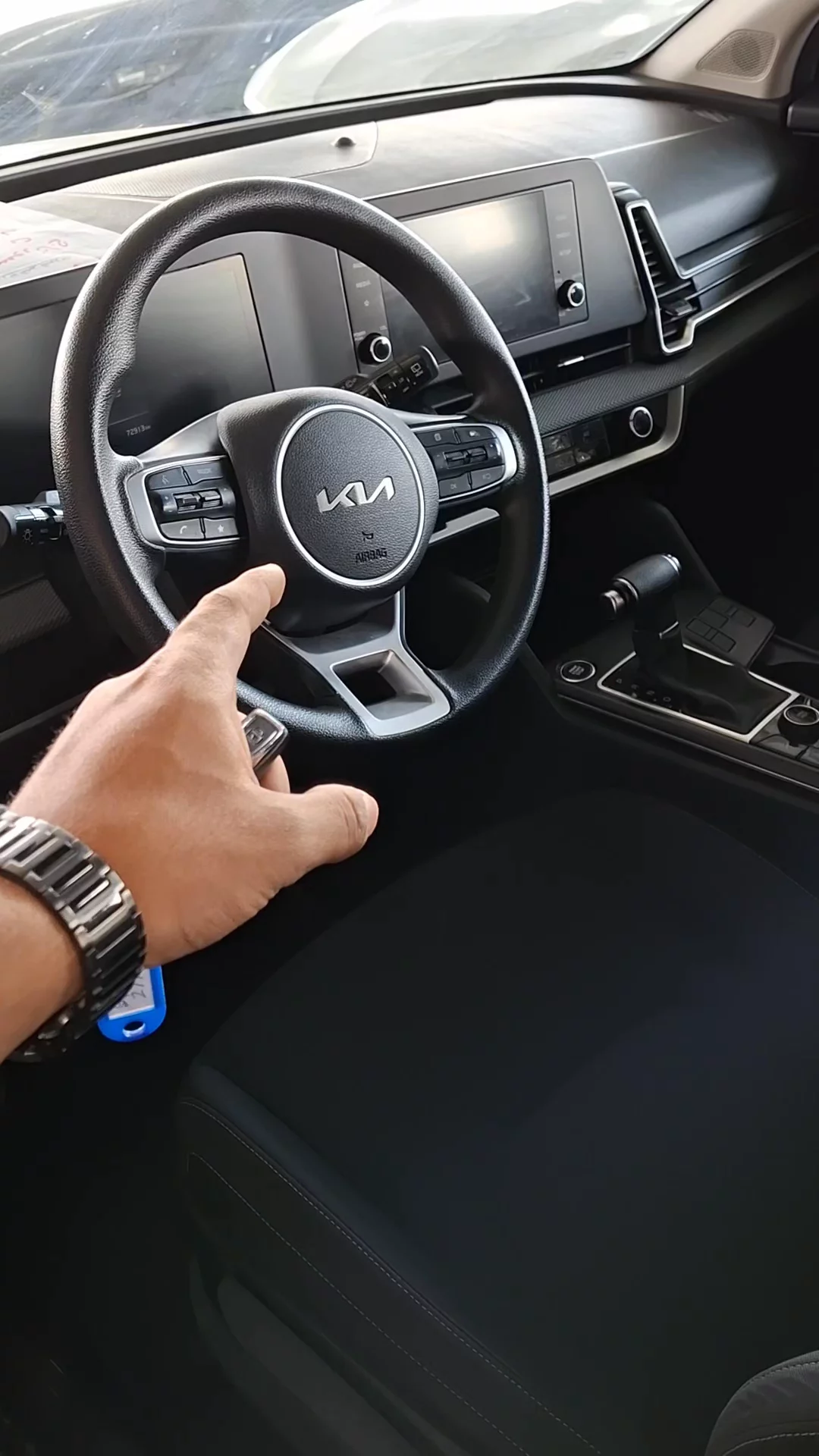 Car video thumbnail 1 of 8