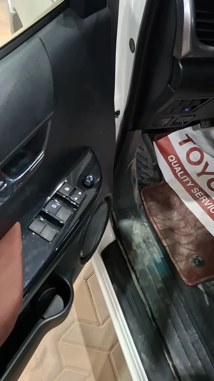 Car video thumbnail 1 of 9