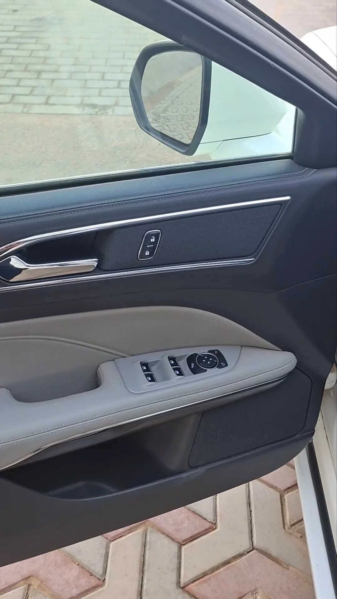 Car video thumbnail 1 of 8