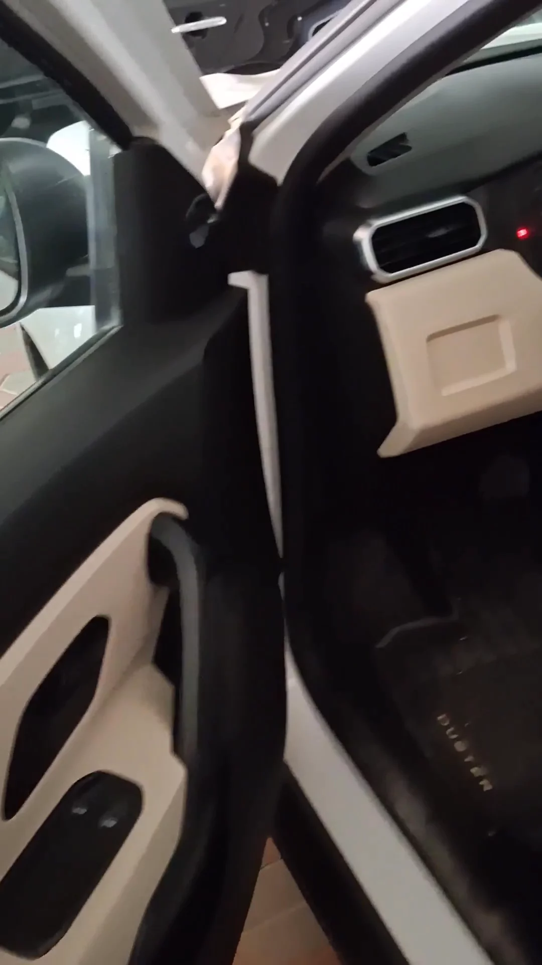 Car video thumbnail 1 of 9