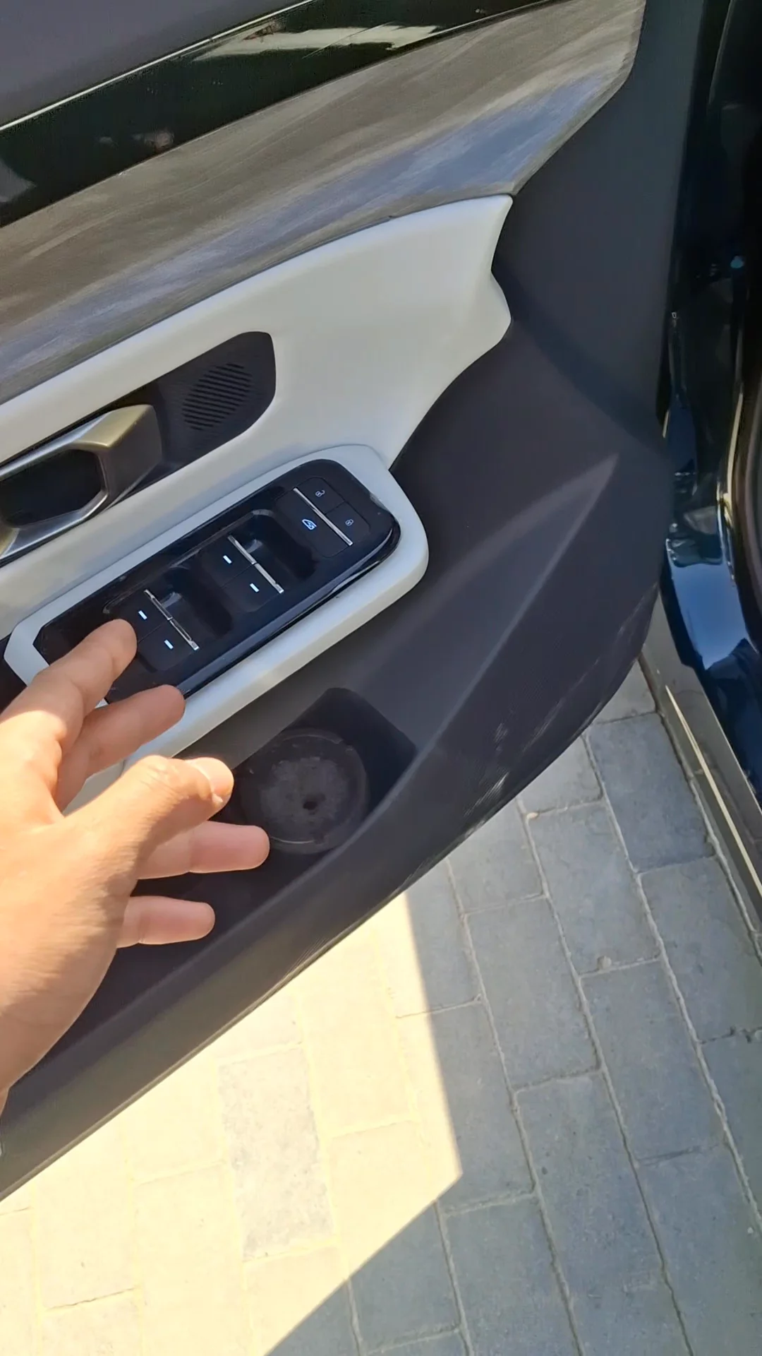 Car video thumbnail 1 of 7