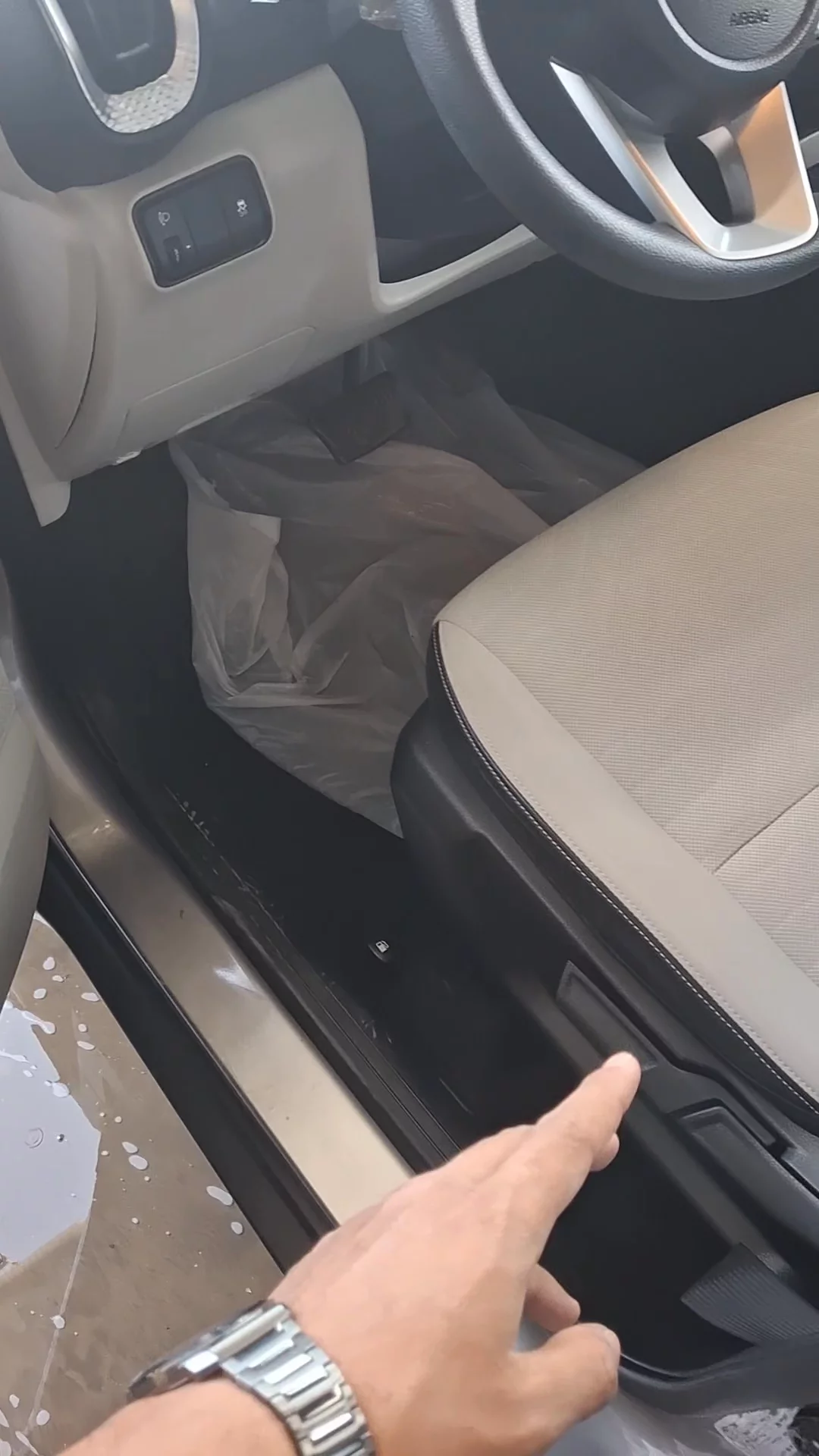 Car video thumbnail 1 of 8