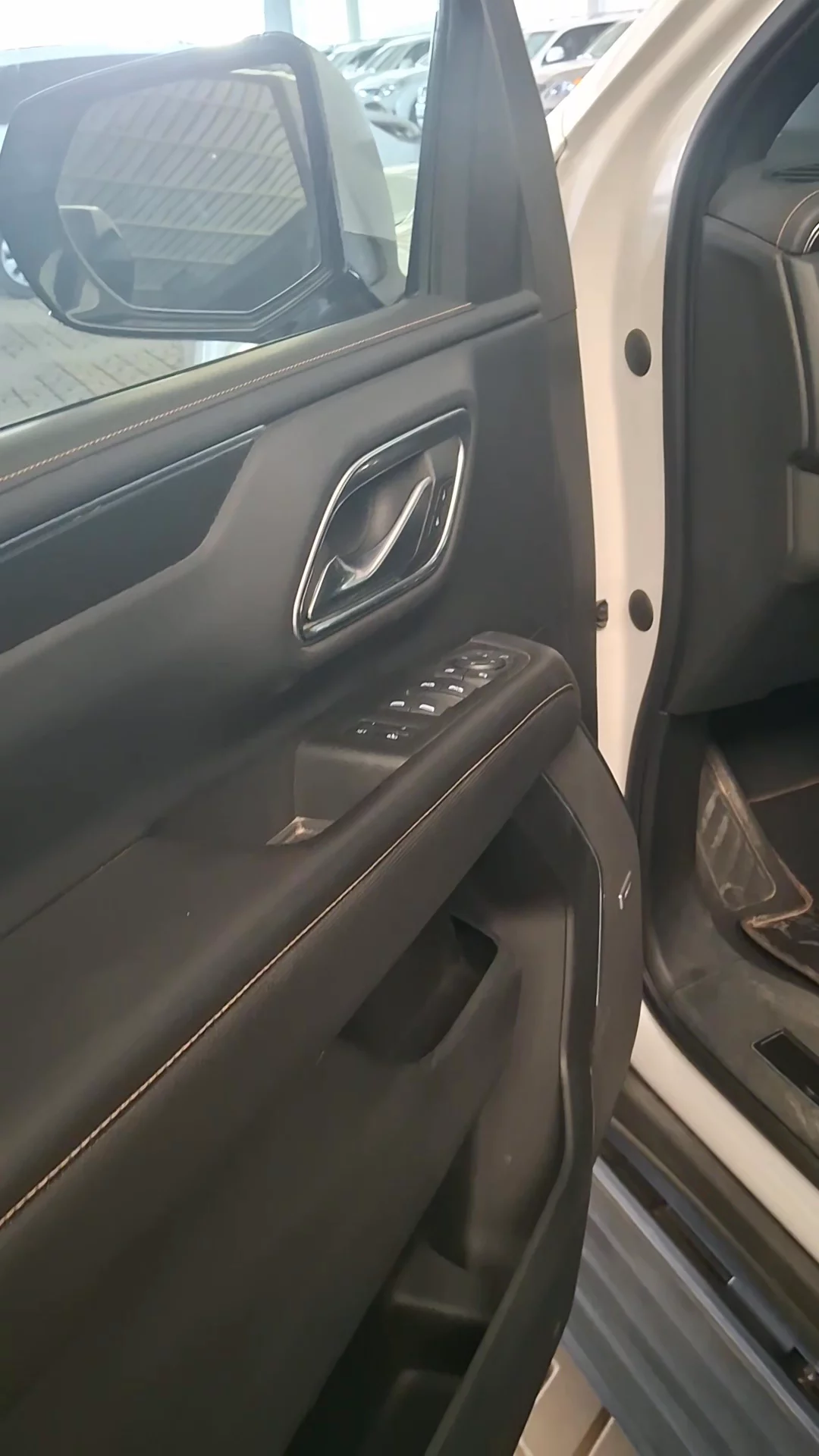 Car video thumbnail 1 of 9