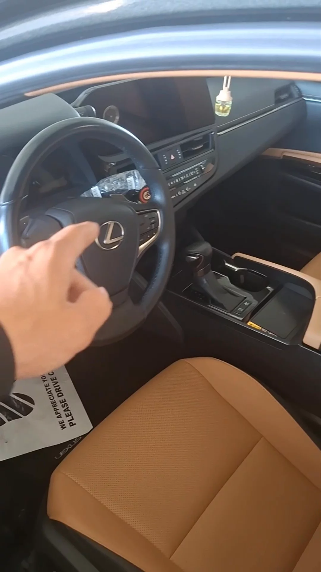 Car video thumbnail 1 of 8